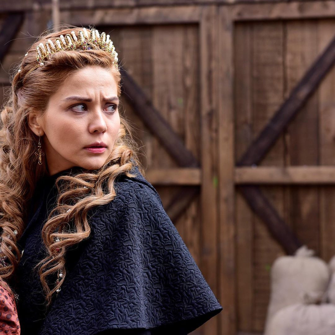 Diriliş Ertuğrul yolculuğumun sonuna geldiği gün bugün. Tekfur kızı Helena'yla başlayan Kayı Hatunu Hafs. Beauty girl, Beauty hacks dark circles, Turkish beauty