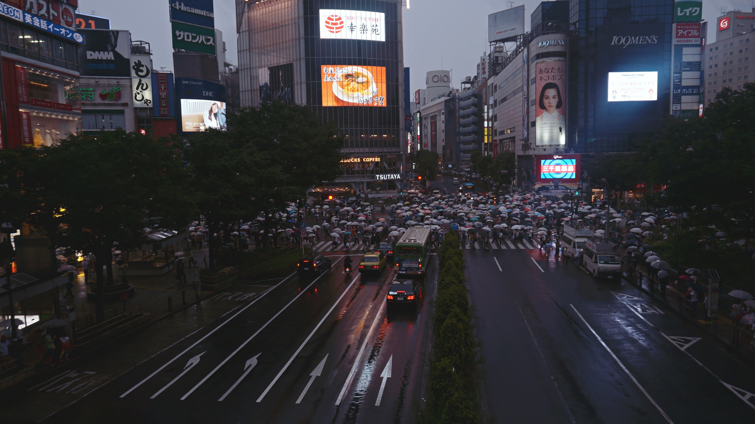 Download 2560x1440 rainy, tokyo, japan. city, car, rain Wallpaper