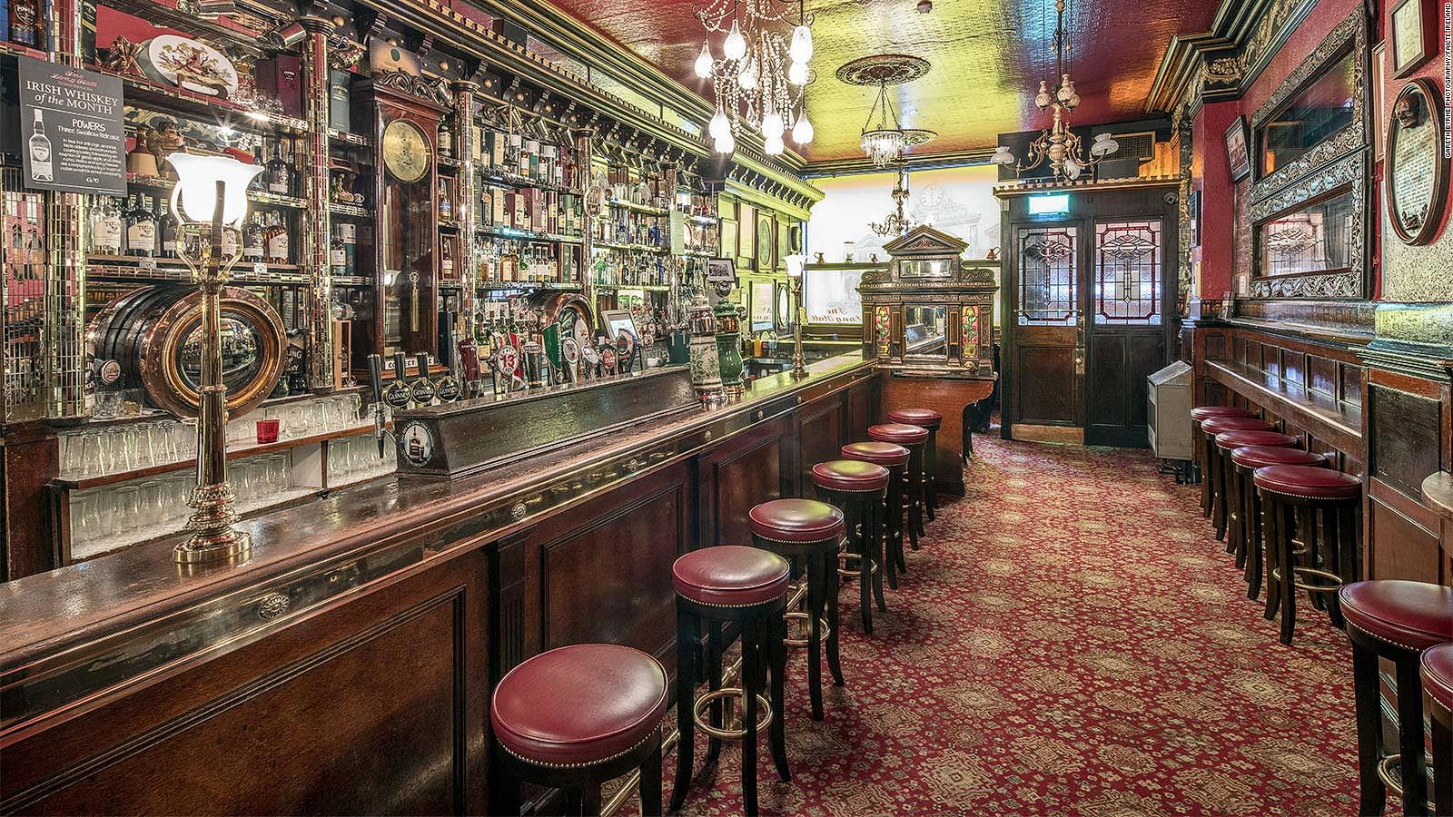 Interior pub irlandes banquetas barra botellas wallpaperx900