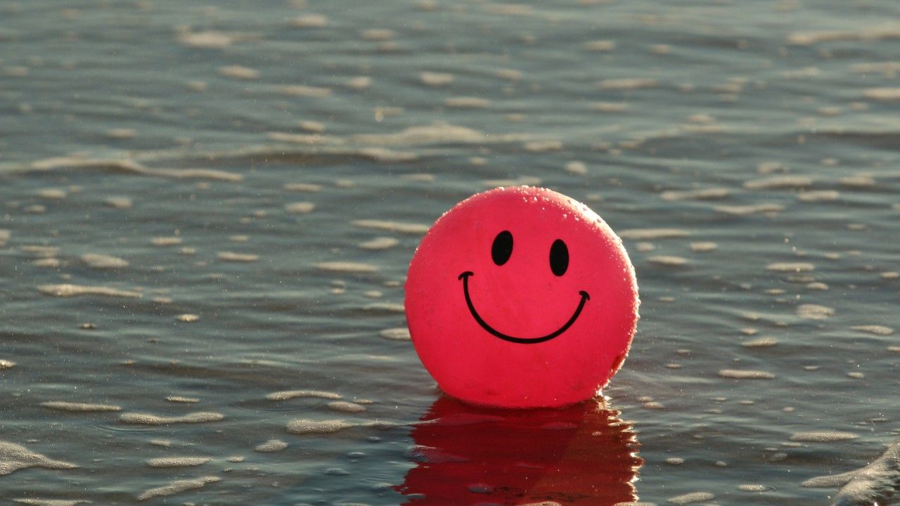 Red Smiley Emoji Balloon On Water HD Emoji Wallpaper</a> Wallpaper