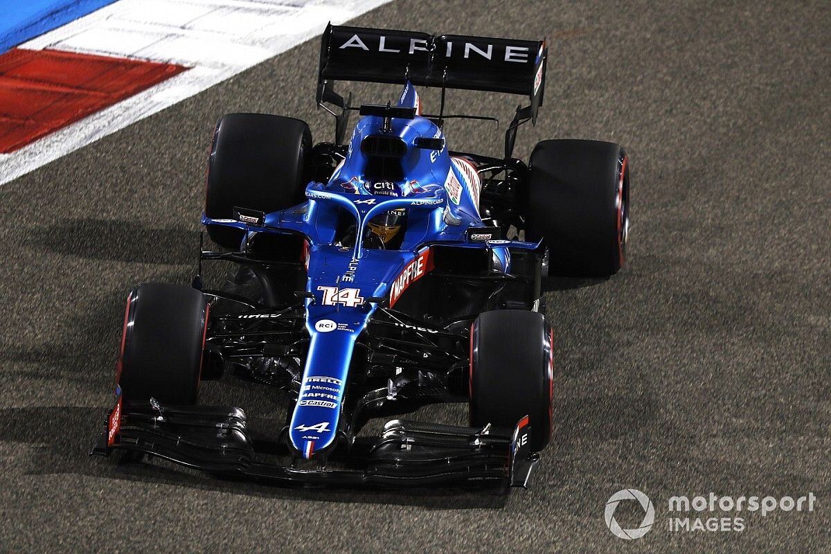 Alonso's F1 comeback race wrecked