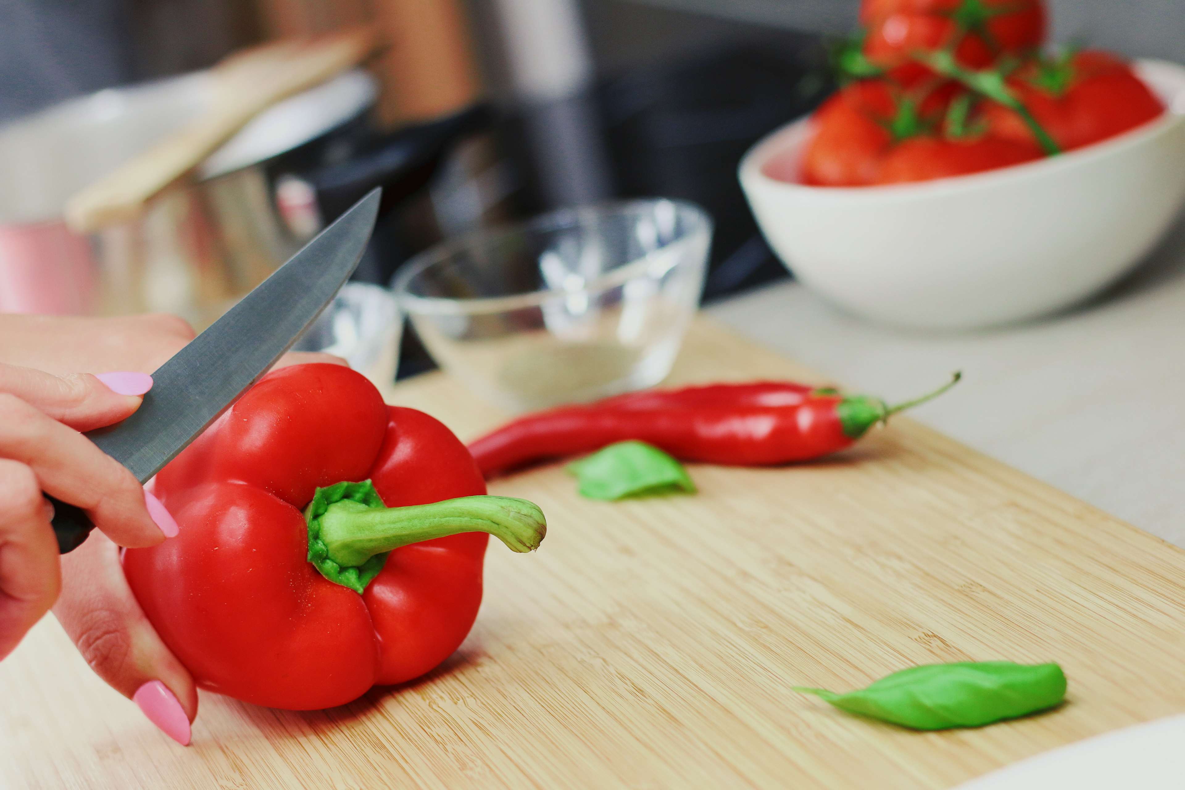 bell pepper, capsicum, chilli, cooking, cutting board, kitchen, knife, slicing, vegetables 4k wallpaper
