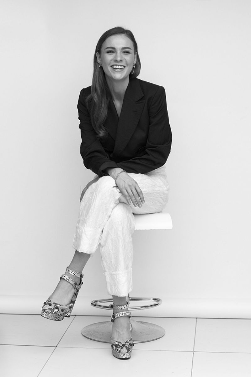 Sophie Skelton wallpaper