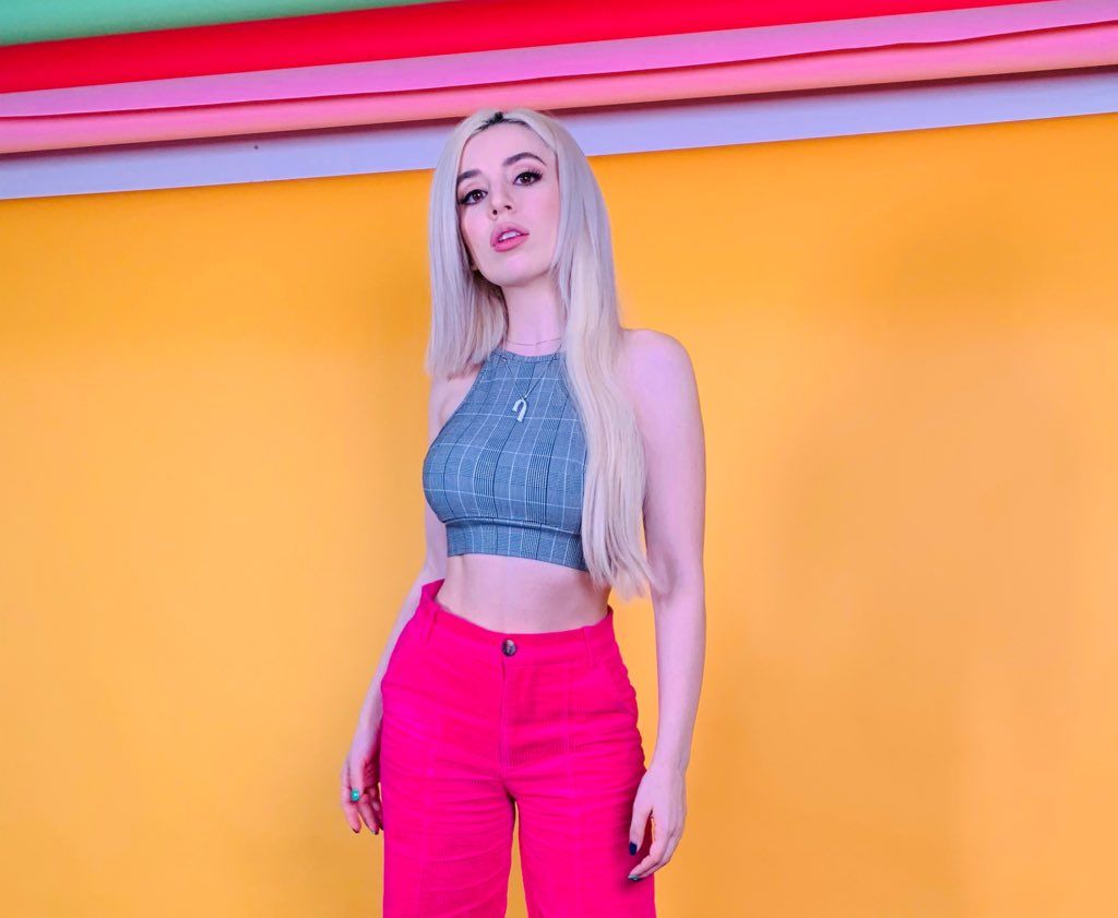 AVA MAX 1 week to go until “SO AM I”