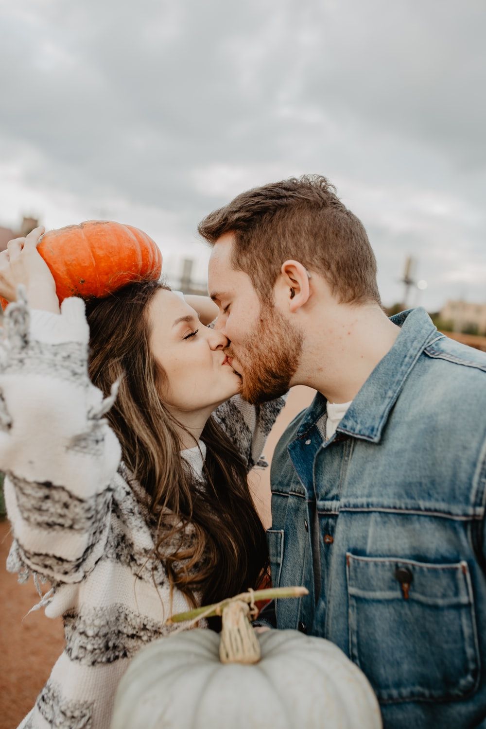 Couple Kissing Picture [HD]. Download Free Image