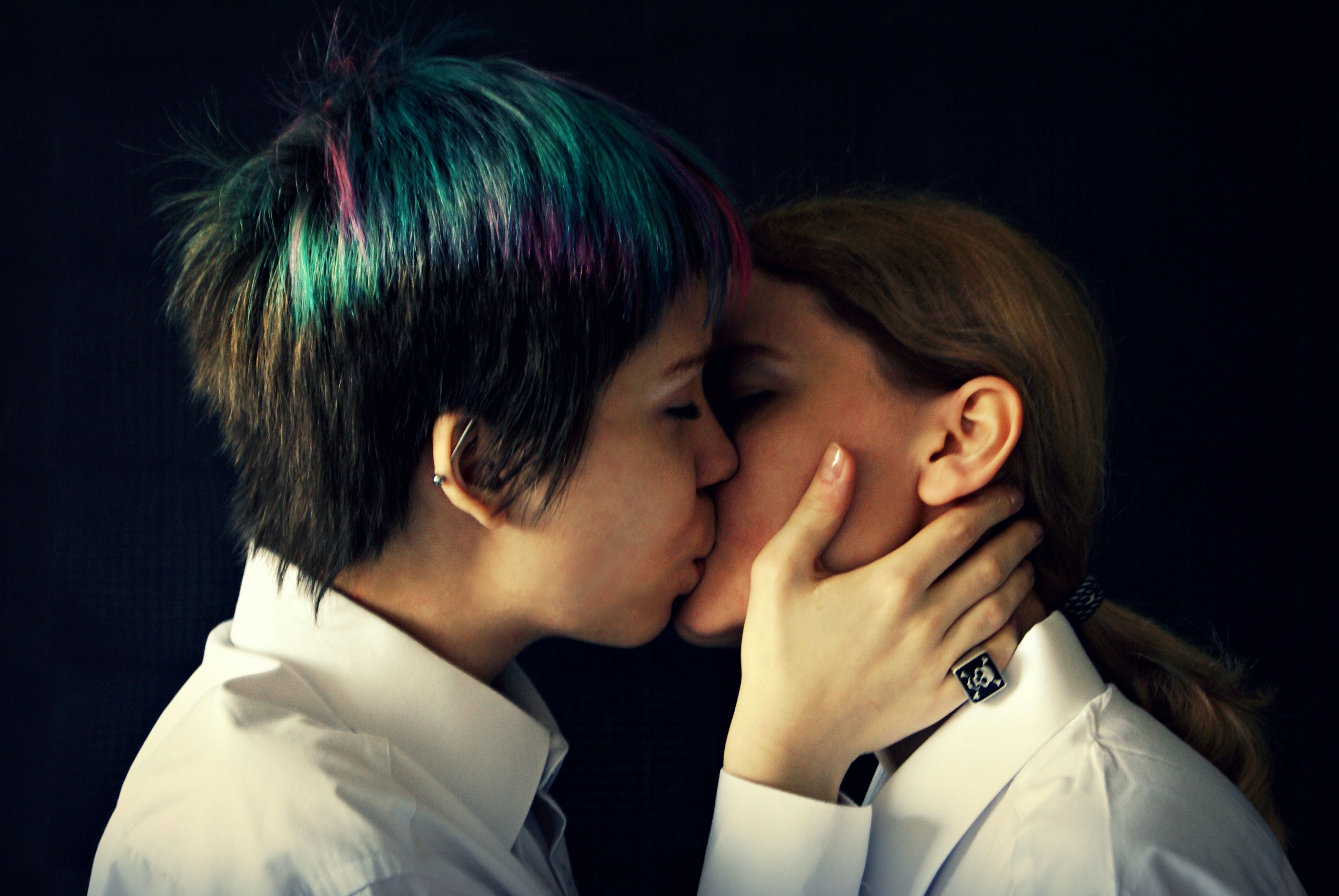 Two Person Kissing Each Othr · Free