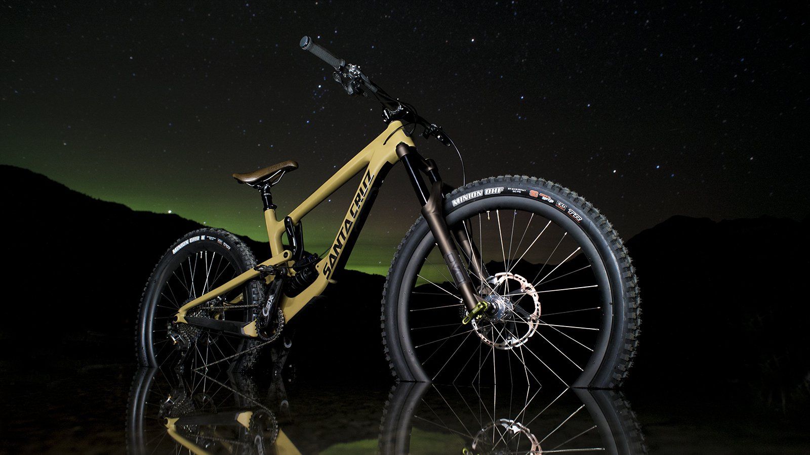 Santa Cruz Bicycles out this long exposure night shot of Mark Haimes #Nomad4 by Petri Miniotas on Green Lake, BC. More info here