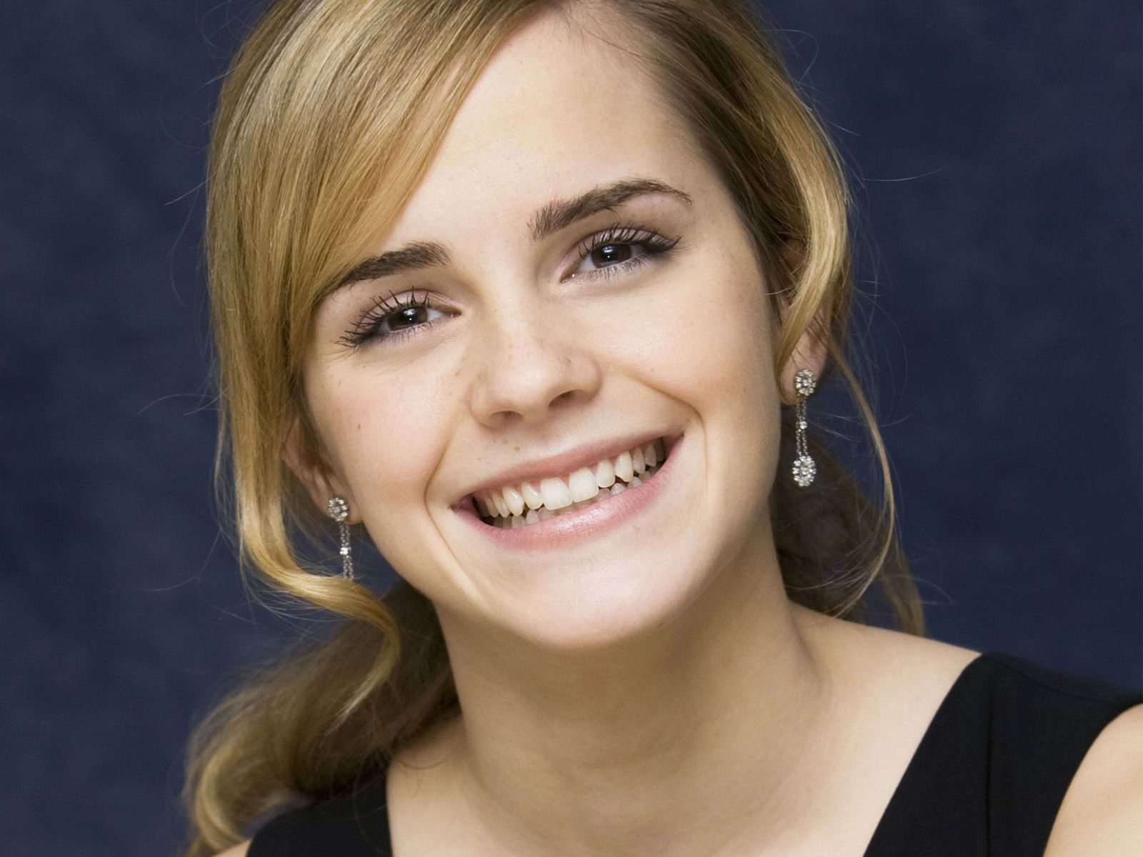 Emma Watson Beautiful Smile High Quality Wallpaper in jpg format for free download