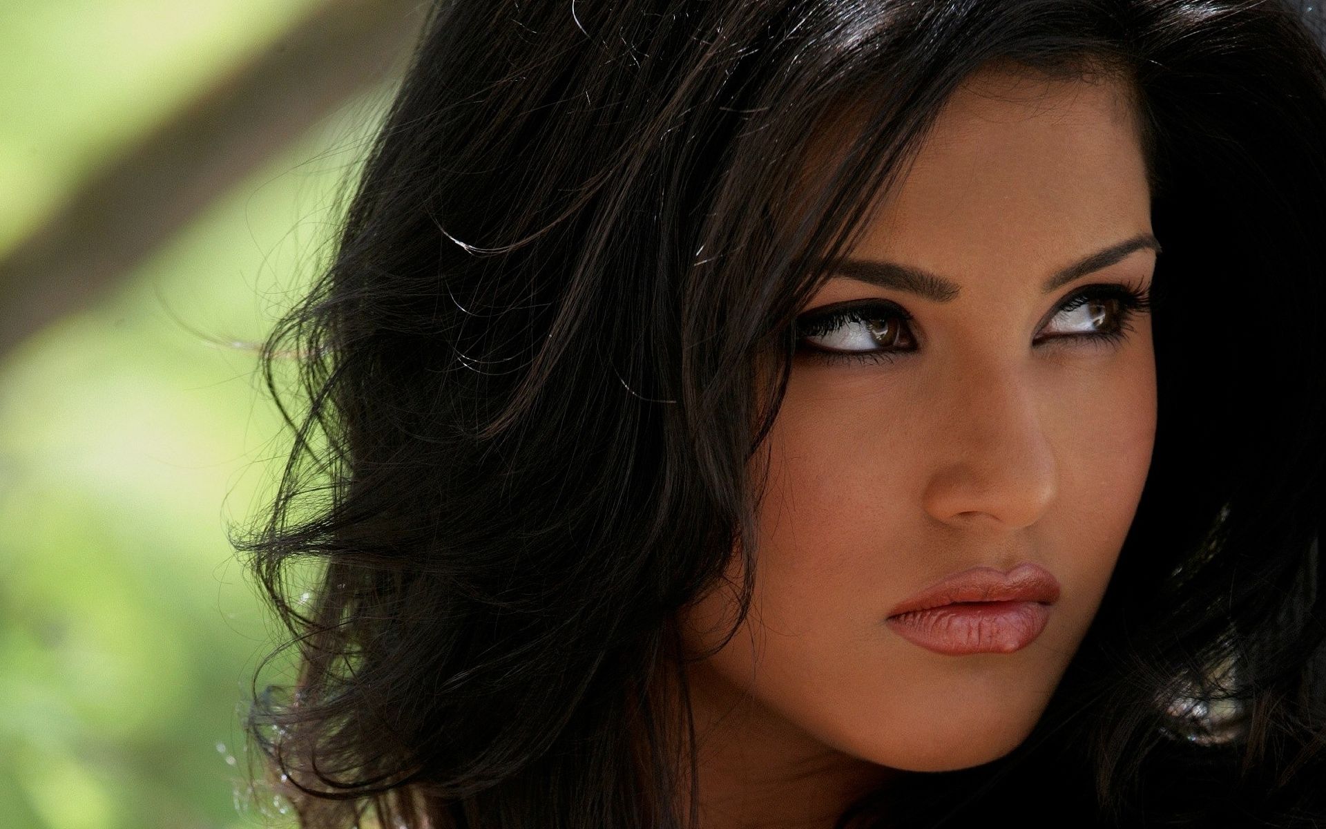 Sunny Leone Desktop Wallpaper