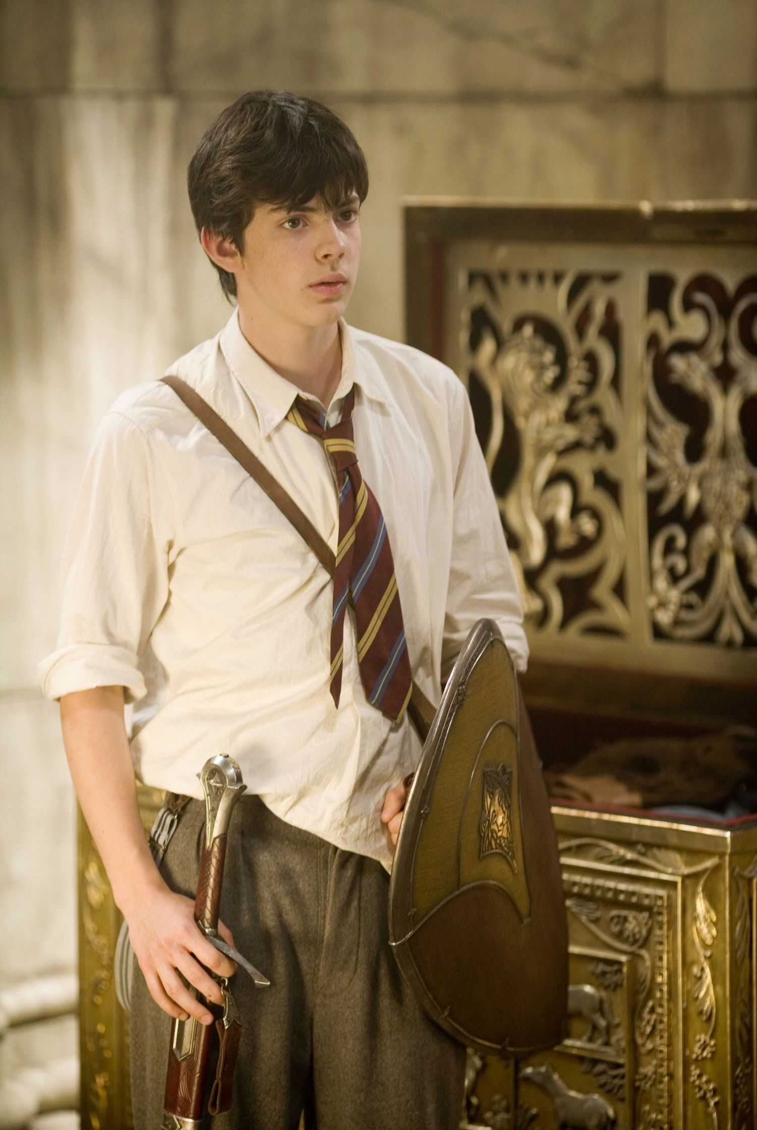 Edmund Pevensie. Narnia costumes, Skandar keynes, Narnia