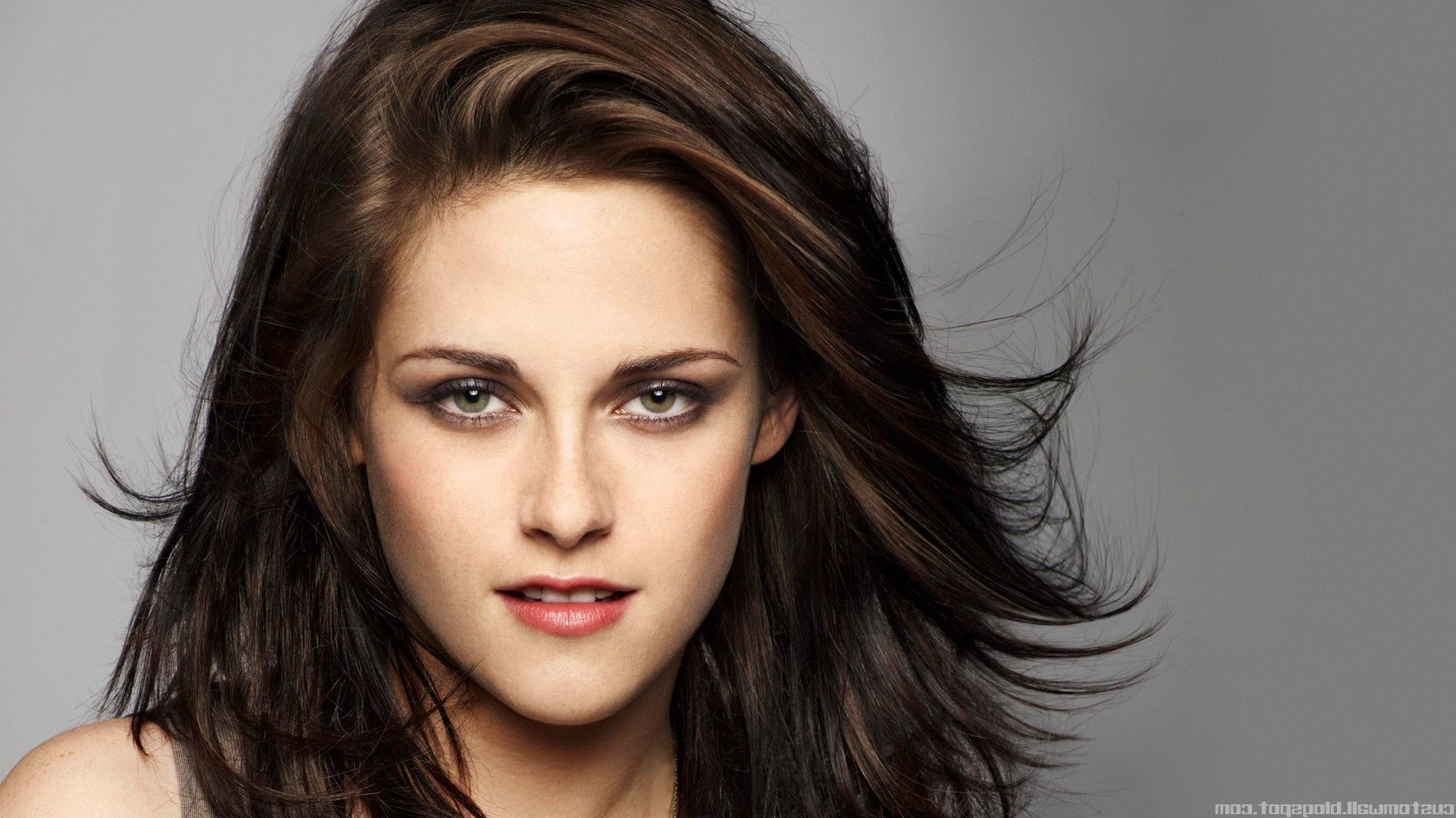 kristen stewart green eyes