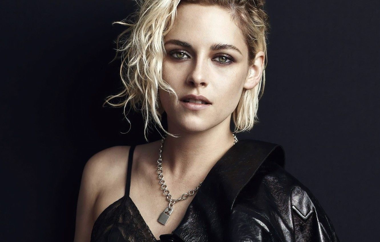 kristen stewart green eyes