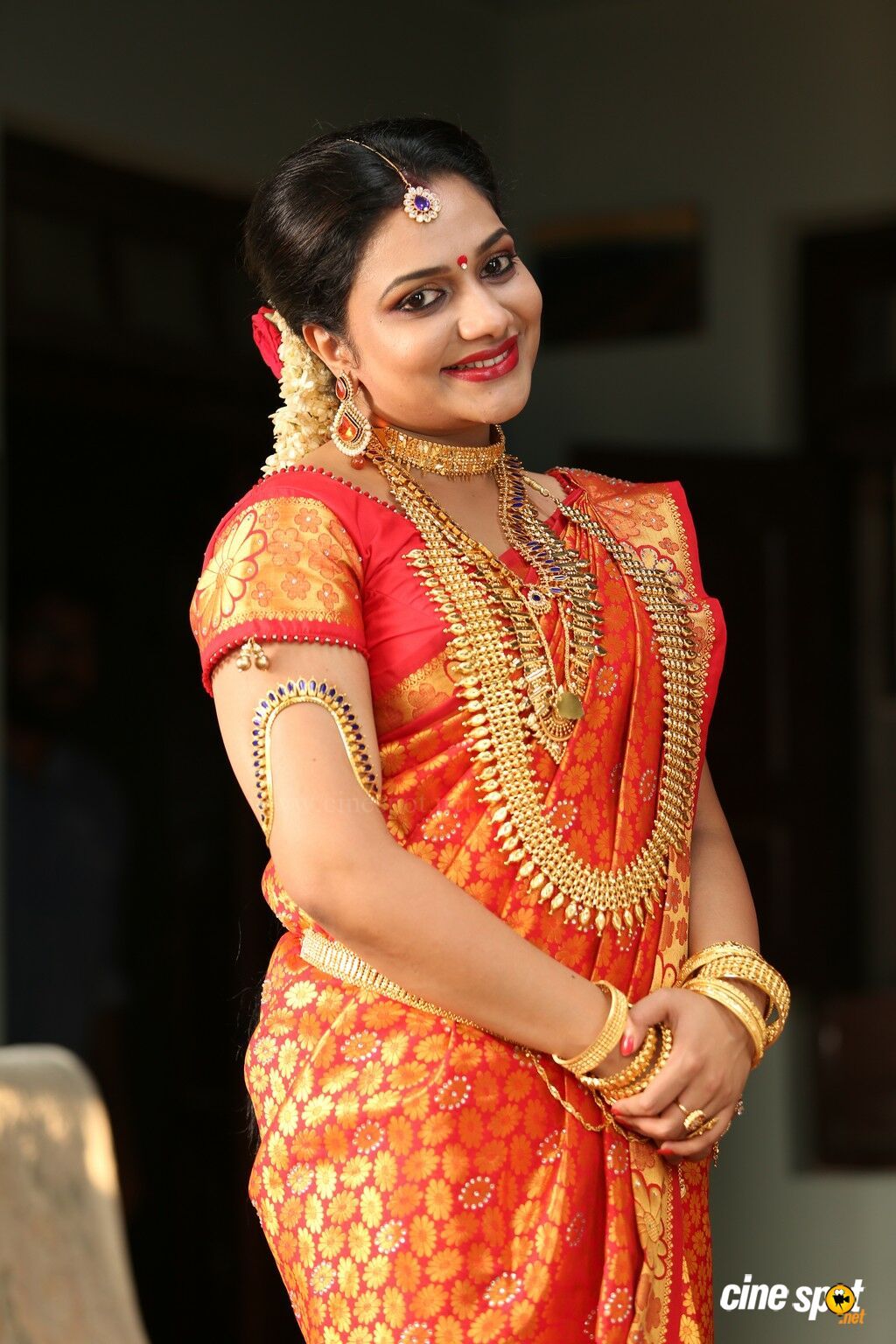 Rimi Tomy in Thinkal Muthal Velli Vare (9)