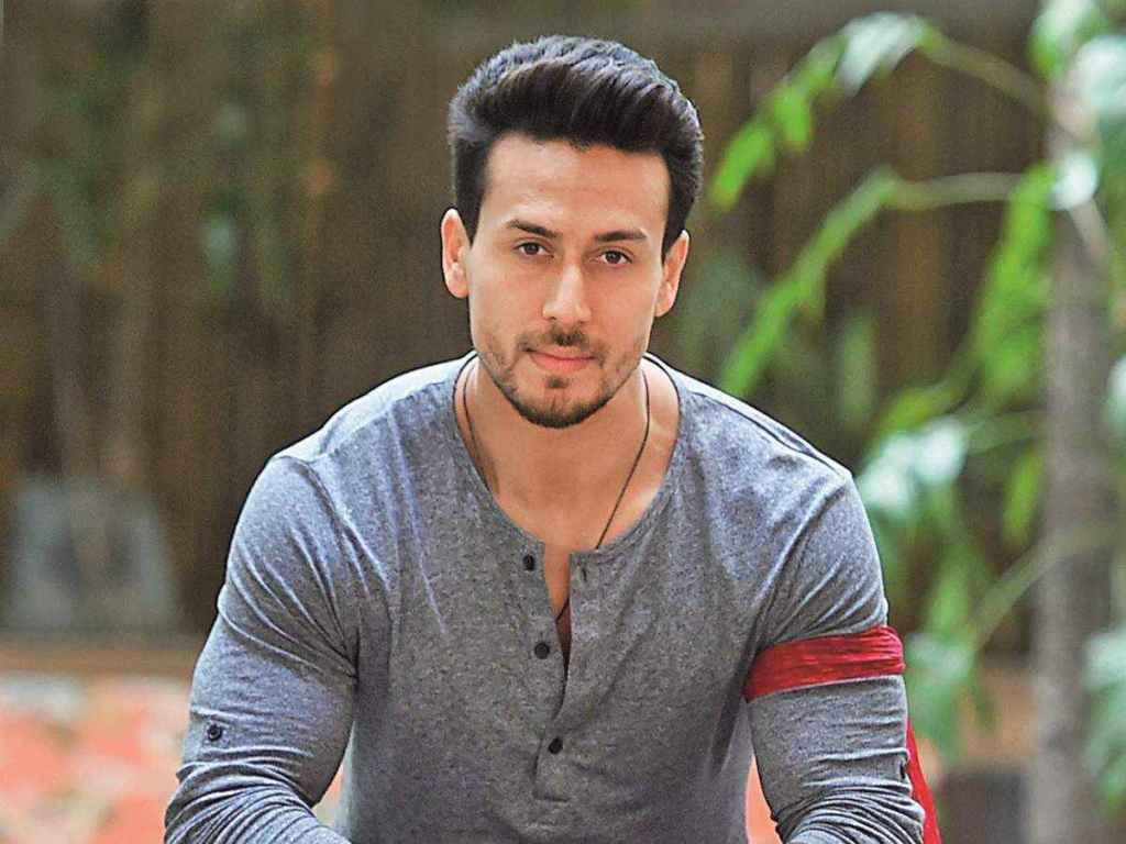 Tiger Shroff Wiki, Age, Family, Movies, HD Photo, Biography, and More. Tiger shroff, Tiger, Drawing people faces