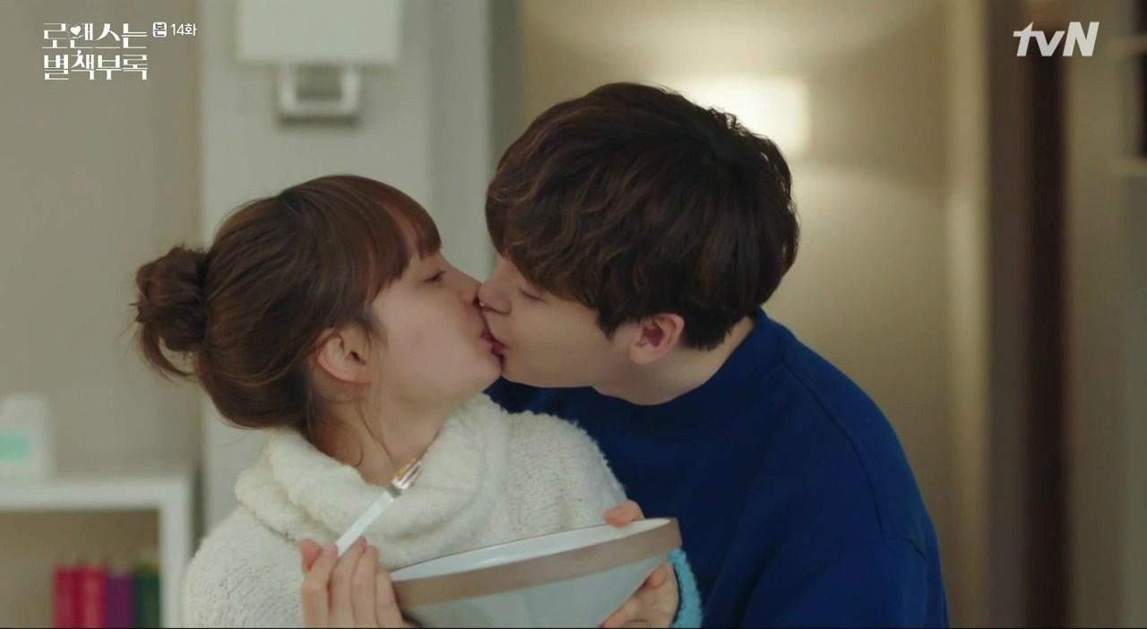 Review: Romance Is A Bonus Book. The Fangirl Verdict