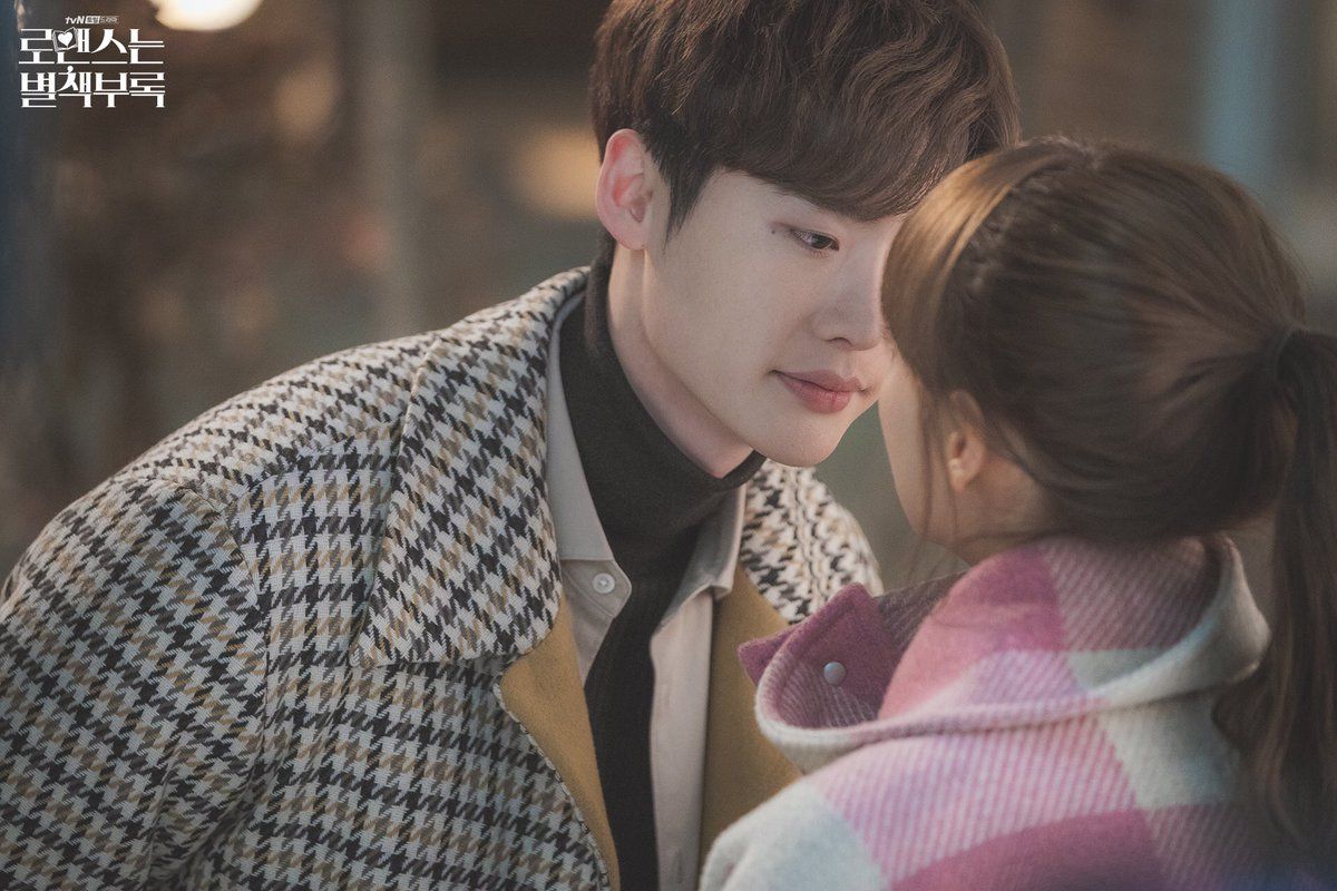 Lee Jong Suk And Lee Na Young Are Just Seconds Away From A Kiss On “Romance Is A Bonus Book”