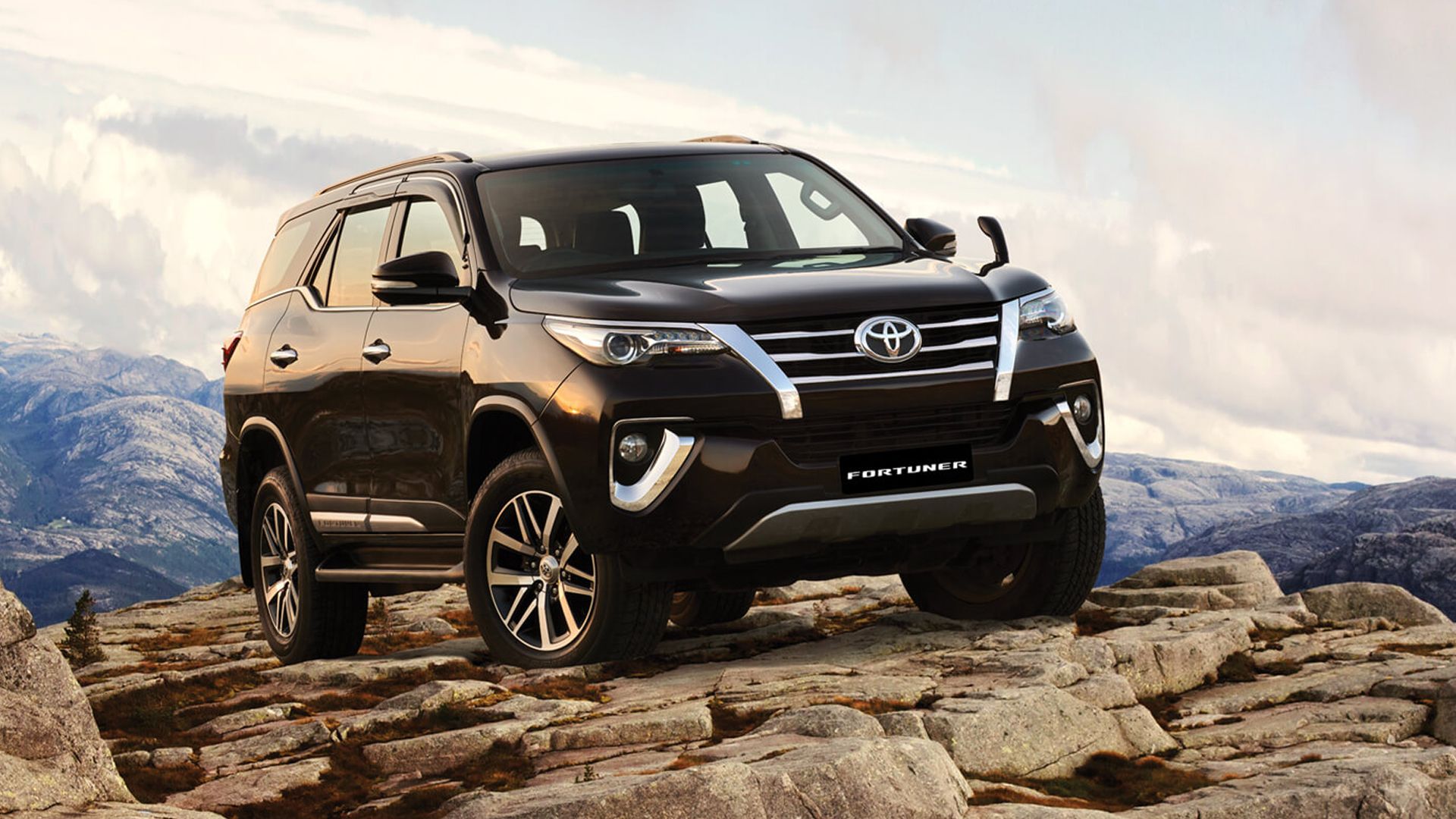 Toyota Fortuner 2021, Mileage, Reviews, Specification, Gallery