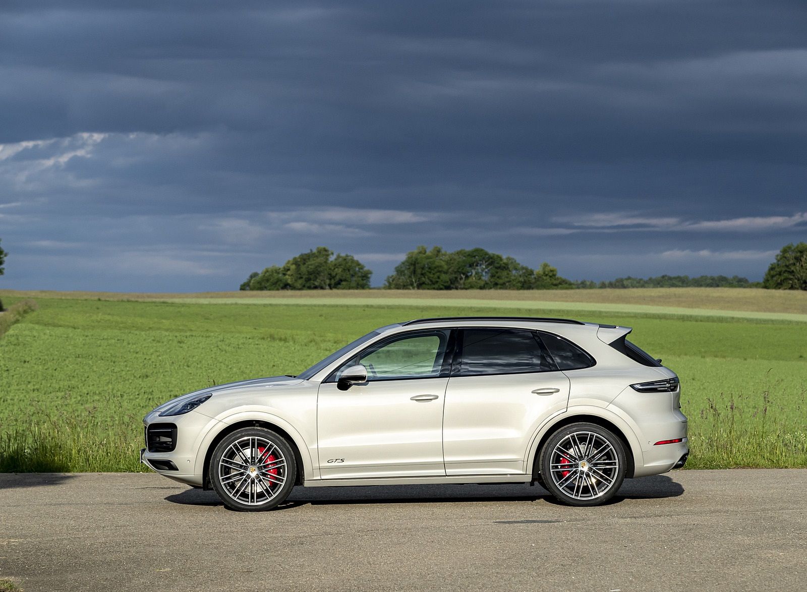 Porsche cayenne gts 2021