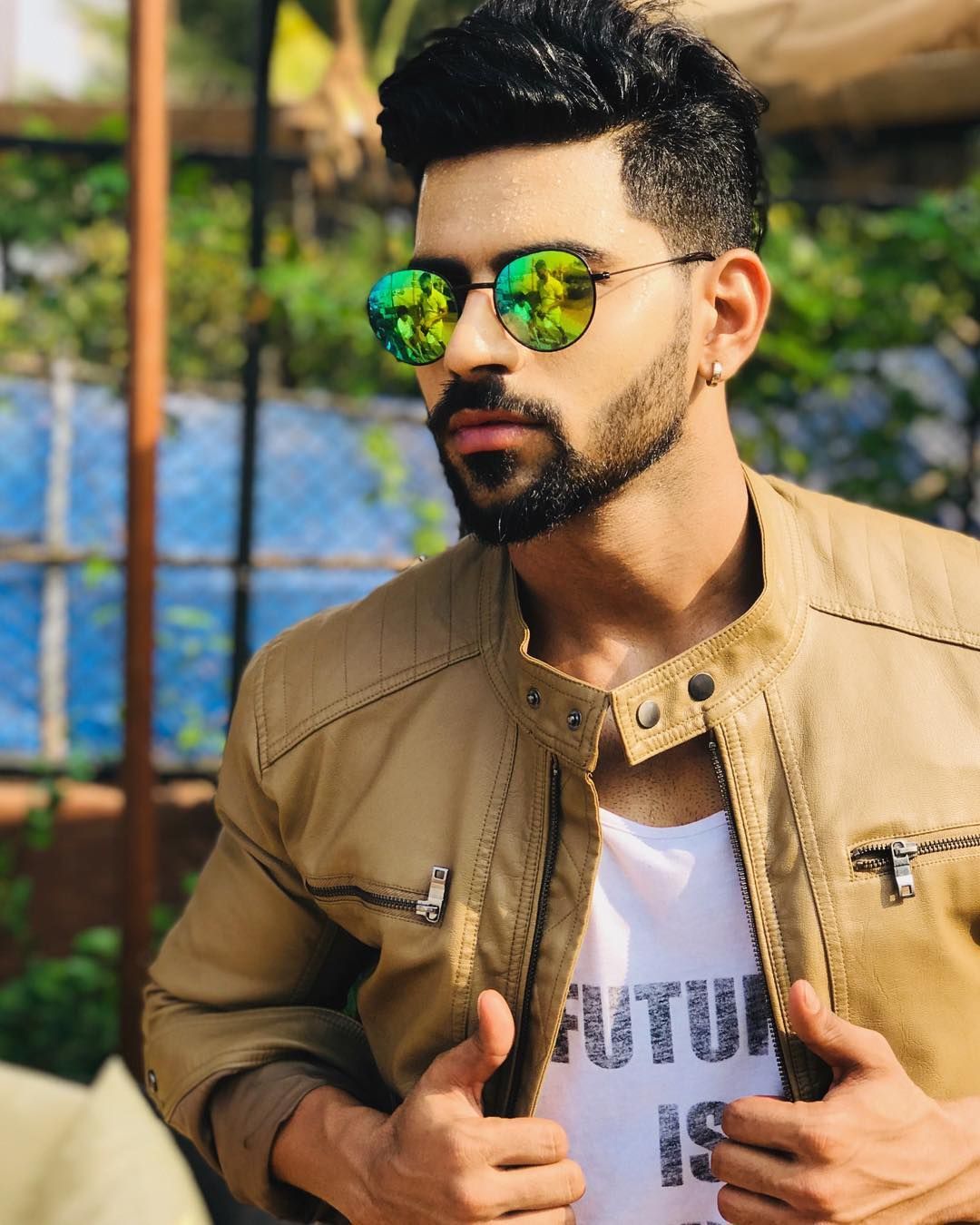 Balaji Murugadoss on Instagram: “Follow your heart but take your brain with you”. Mirrored sunglasses men, Actor photo, Square sunglasses men