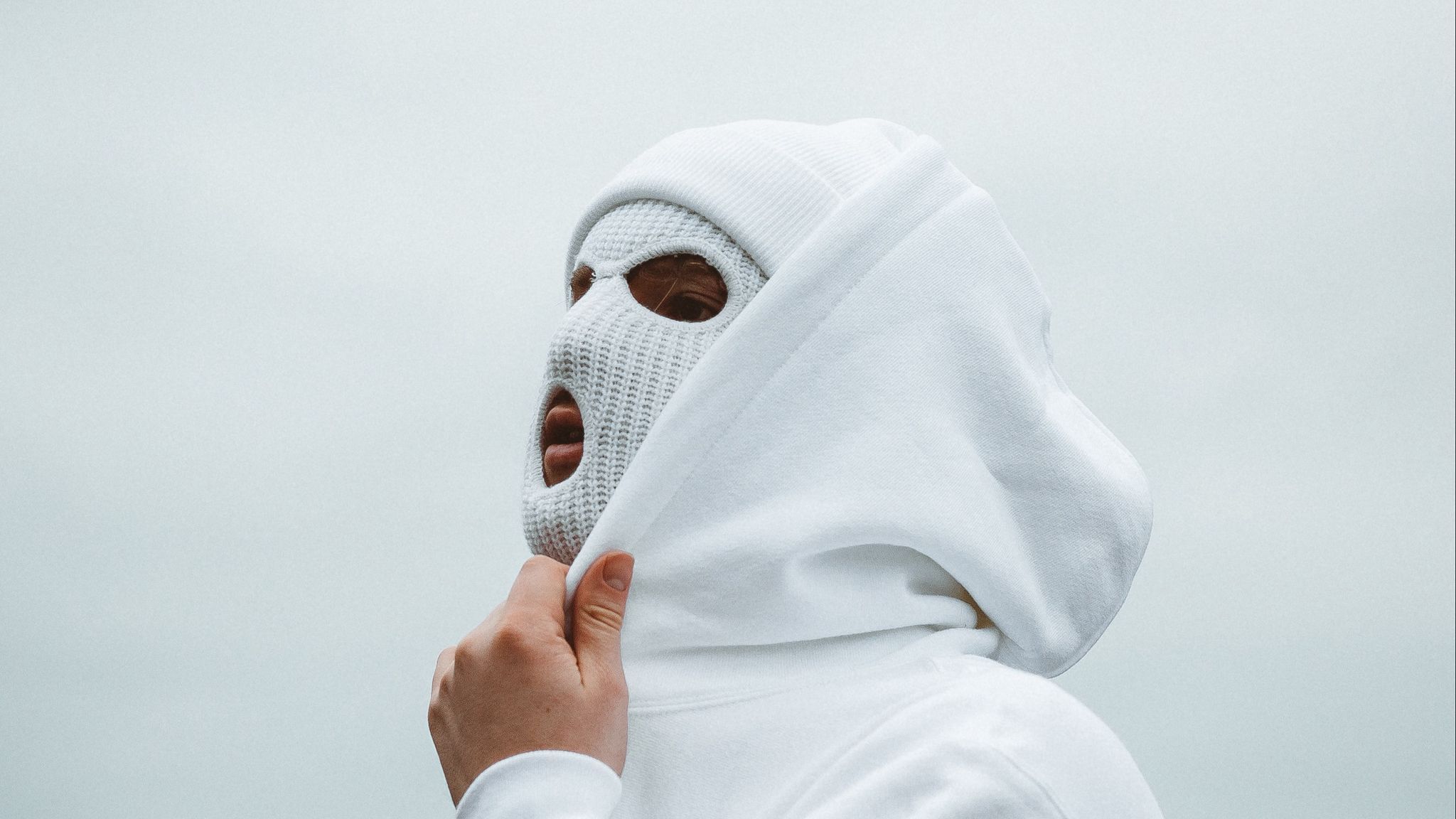 Download wallpaper 2048x1152 mask, hoodie, protection, white ultrawide monitor HD background