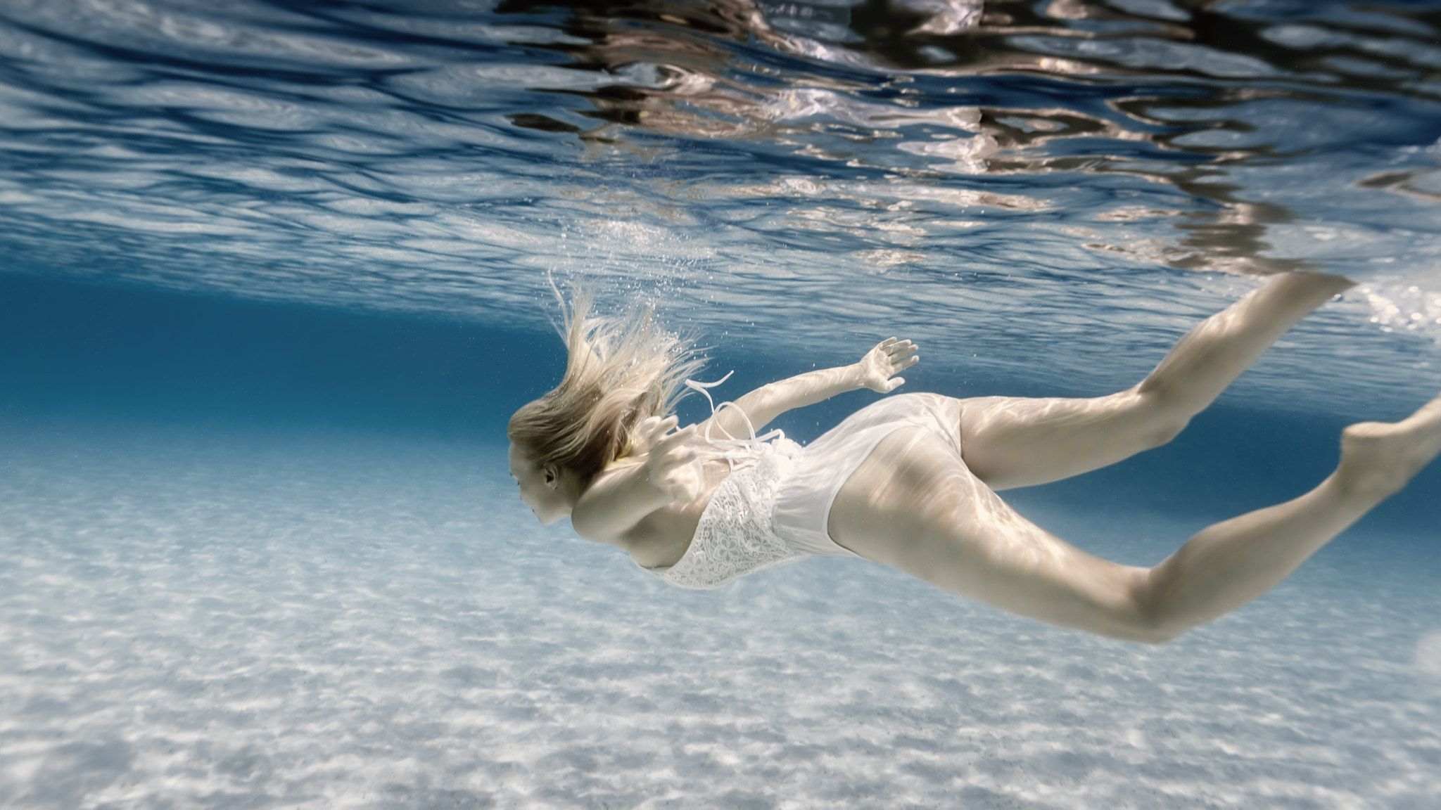 Wallpaper, women, water, swimming, underwater 2048x1152