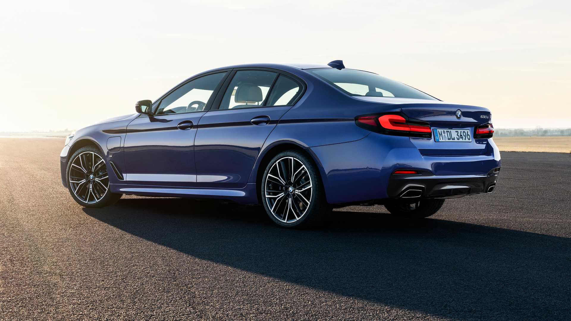BMW 5 Series Packs Refreshed Design, New Electrified Powertrains