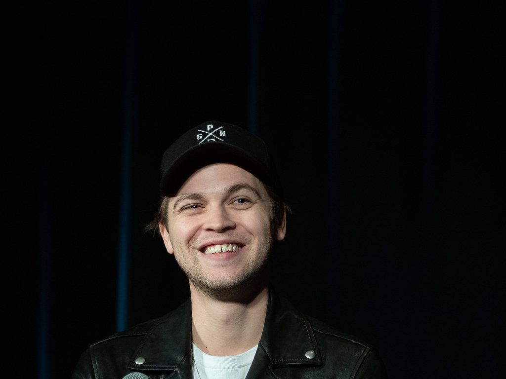 Alexander Calvert Vegas Con 18f