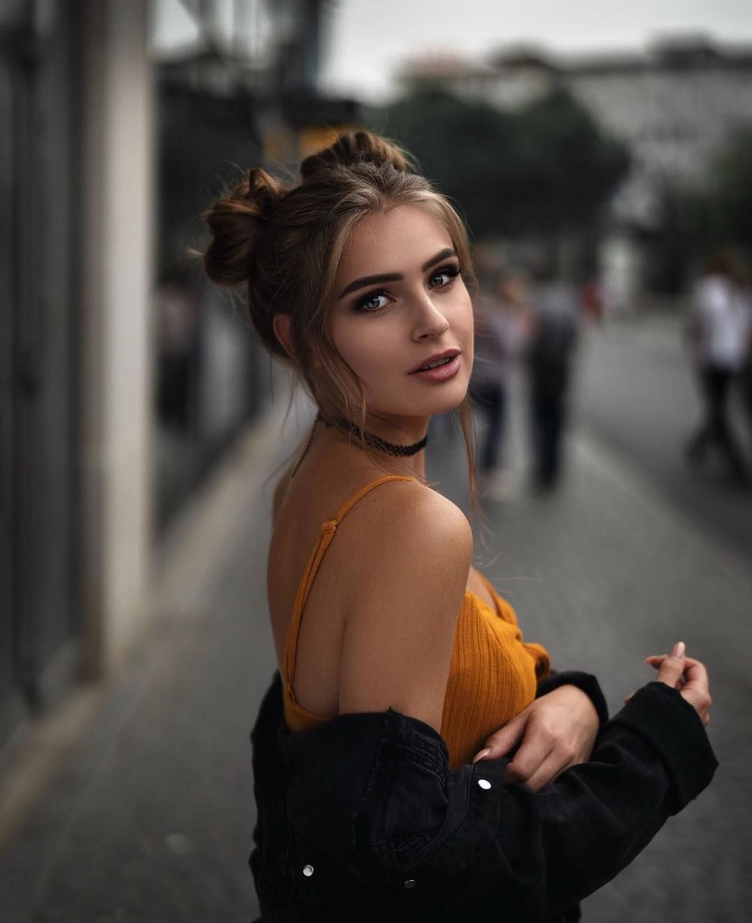 What do you think about this hair style? advertisem. Portrait photography, Beauty shoot, Girl photography poses