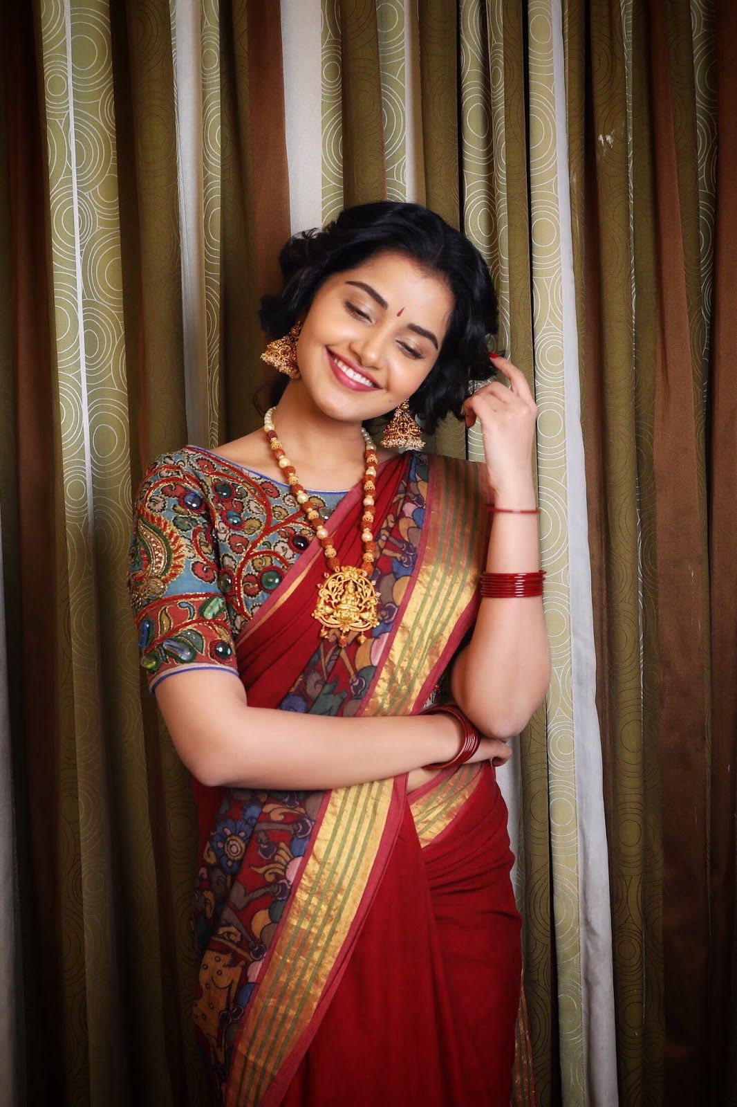 Anupama Parameswaran Gorgeous in Saree Photo