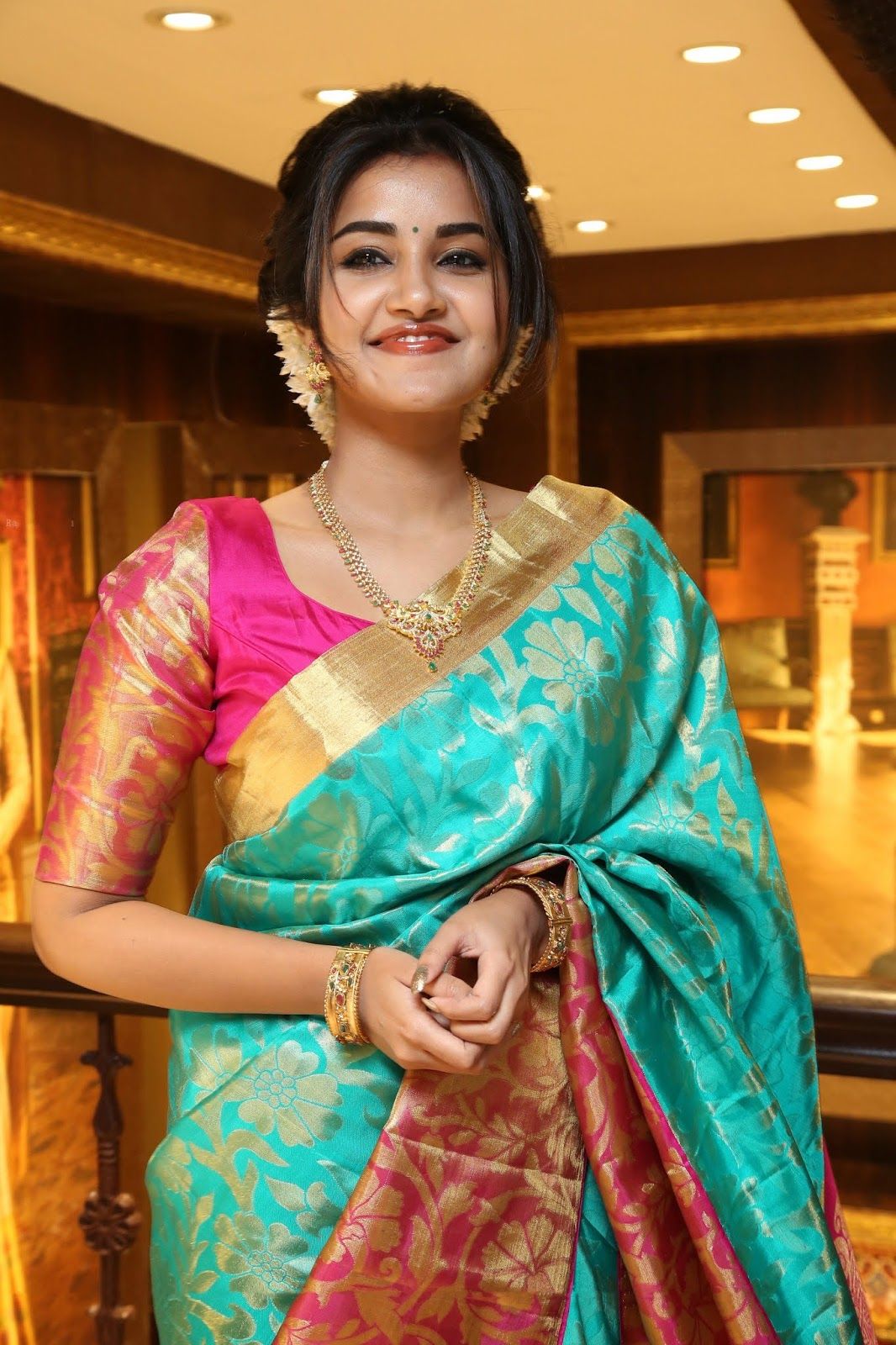 Anupama Parameswaran Saree Photo At VRK Silk Launch, November 2018 Bolly.. BaoBua.Com