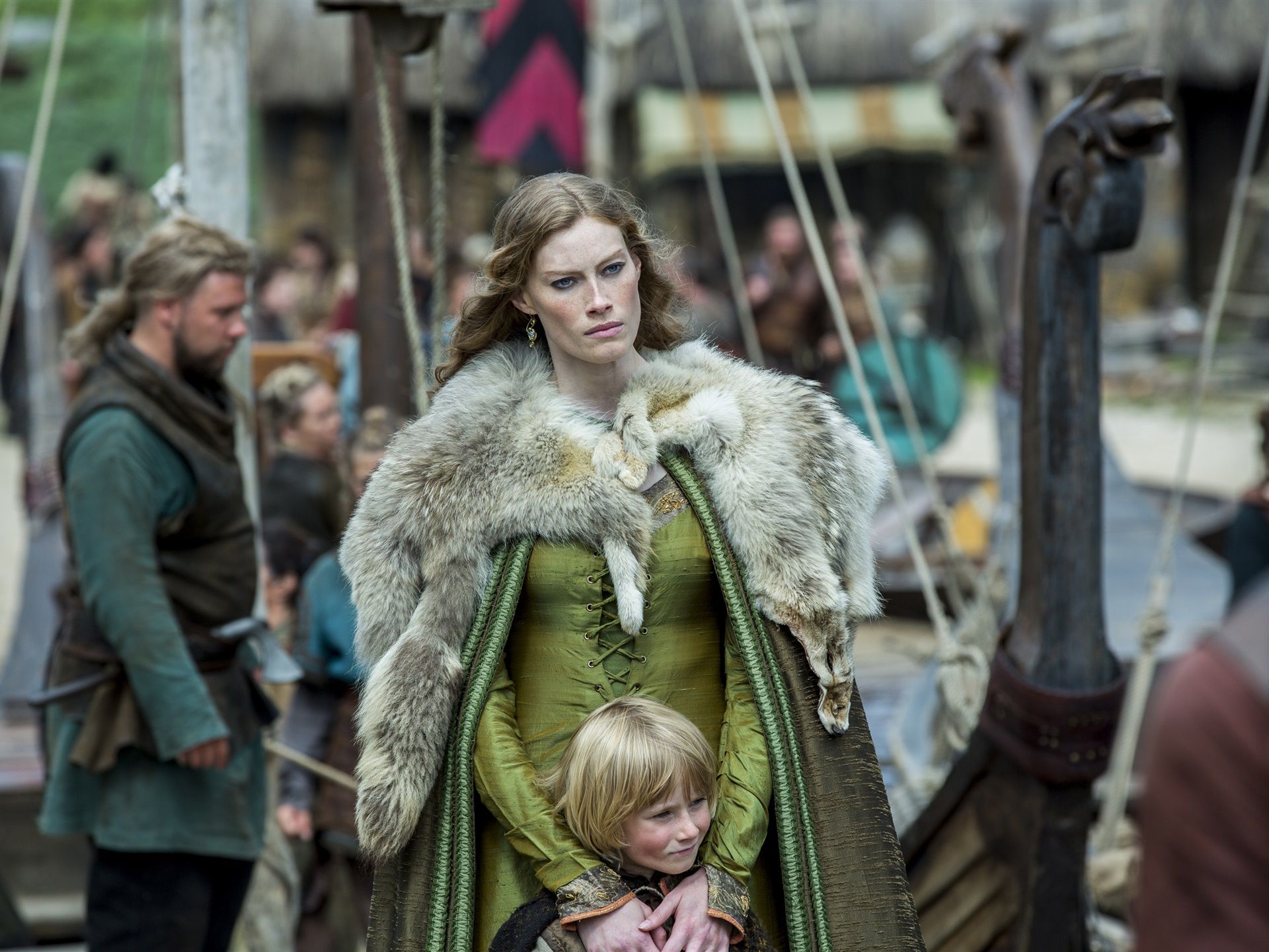 Wallpaper The Vikings, Alyssa Sutherland and child 2880x1800 HD Picture, Image