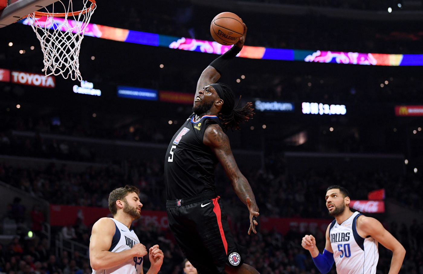 Montrezl Harrell scores 32 as Clippers beat Mavericks to gain playoff ground