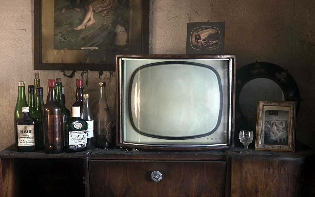 Image antique Old bottles television