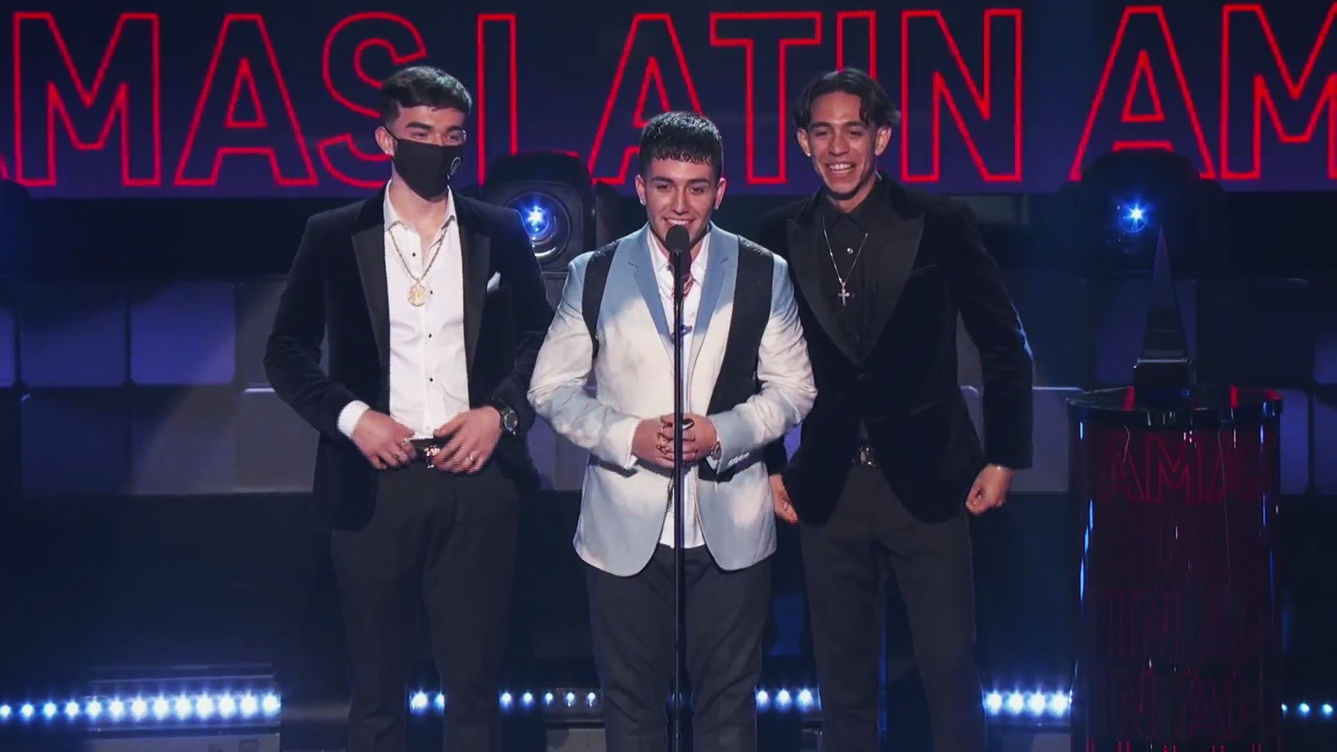 Eslabón Armado gana Dúo o Grupo Favorito en los Latin American Music Awards 2021