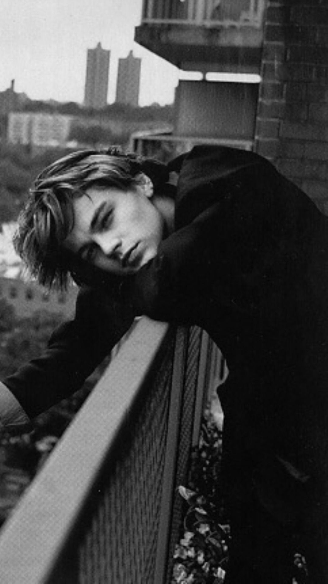 black and white (young) Leonardo DiCaprio lockscreen • like or reblog if you use. Young leonardo dicaprio, Leonardo dicaprio 90s, Leonardo dicaprio