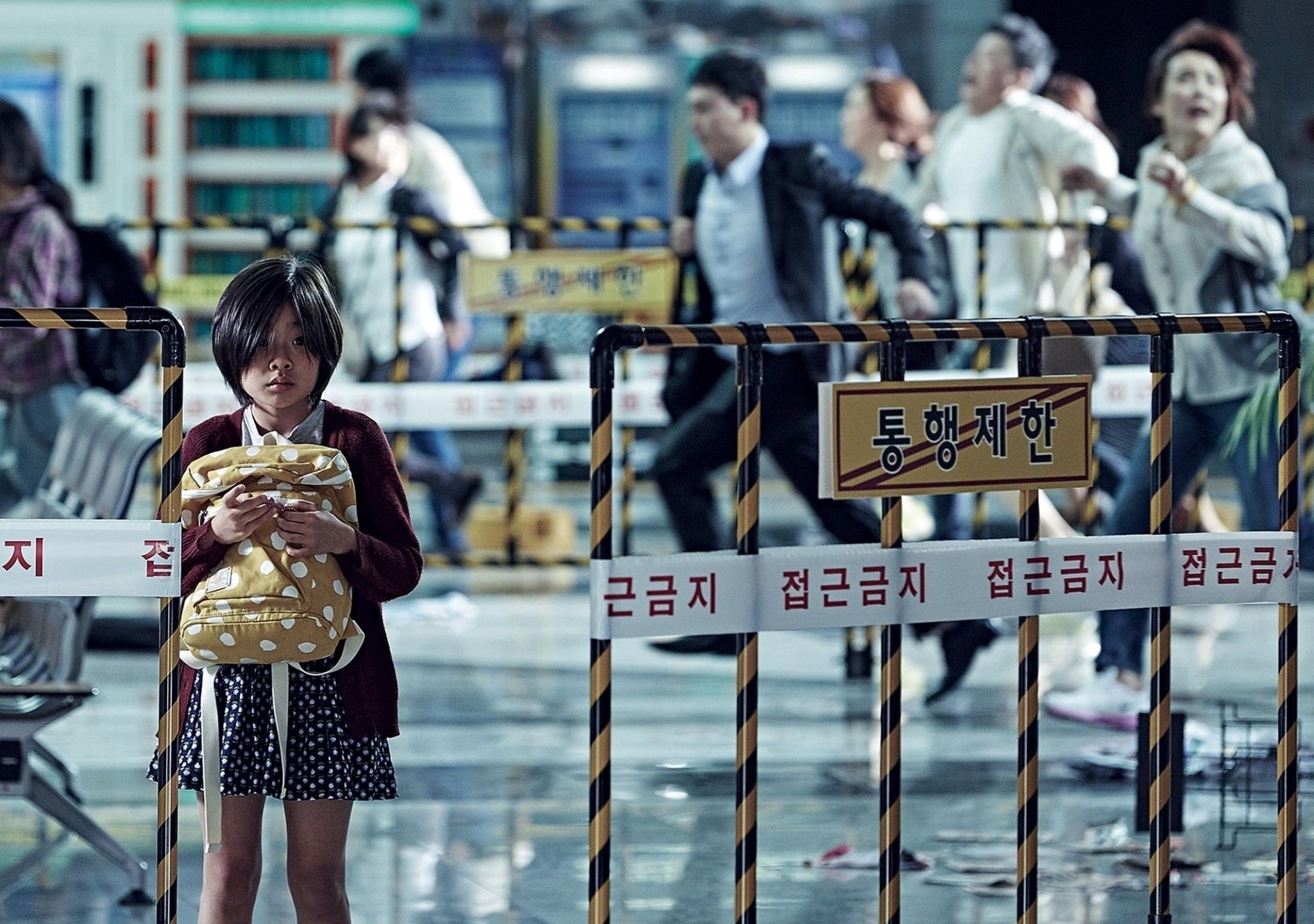 Download 2048x1441 Train To Busan, Kim Soo An, People Running Wallpaper