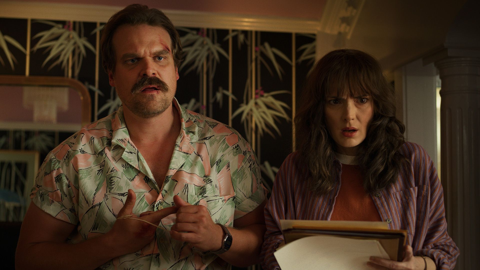 Stranger Things' fans are loving this 1 detail about Hopper in Season 3