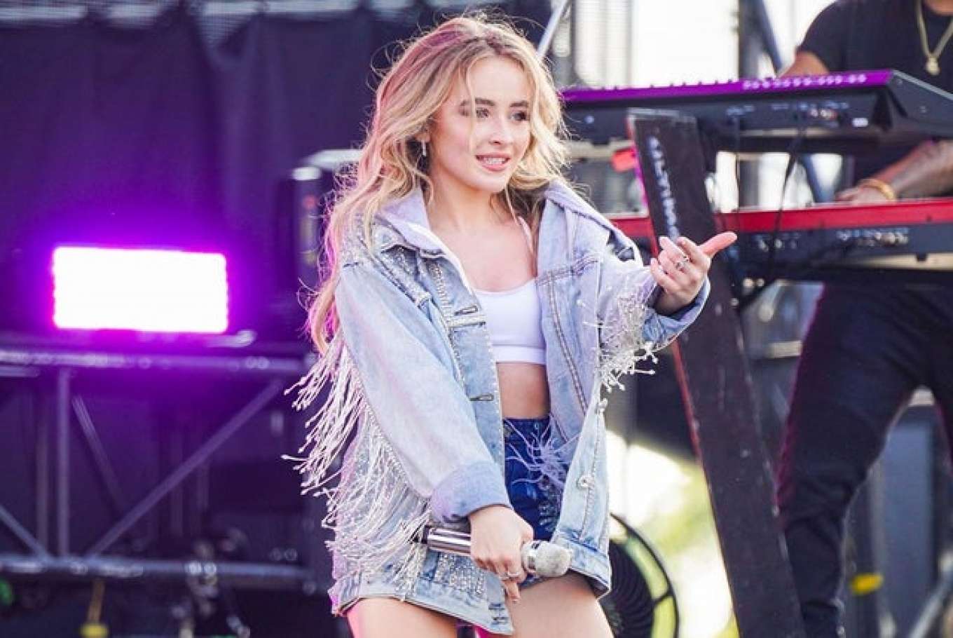 Sabrina Carpenter Live Summer Sonic Festival In Osaka 02