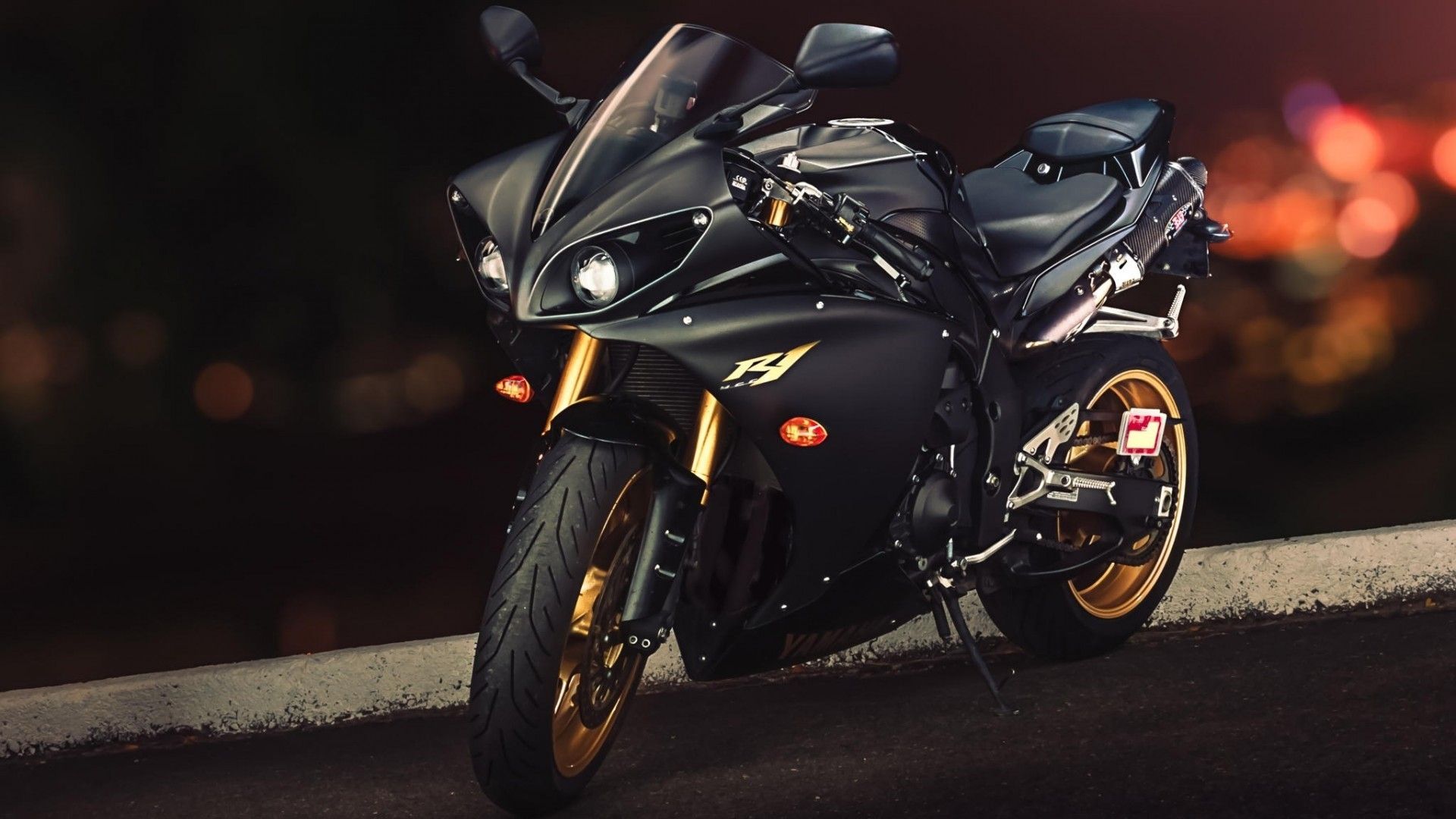 Yamaha R1 Black Wallpaper