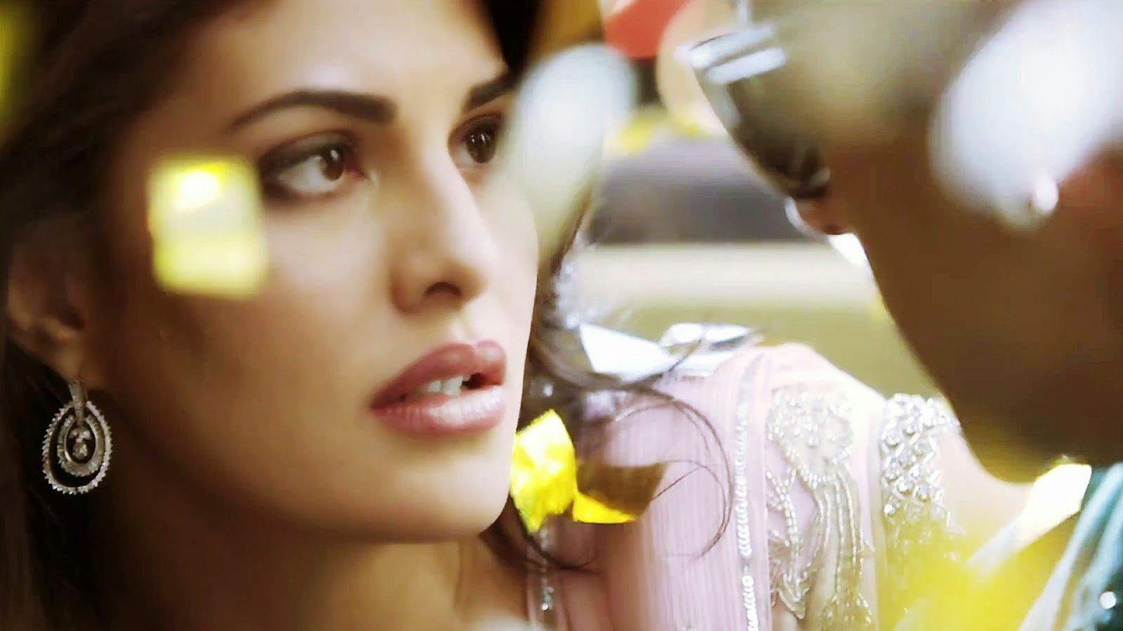 Kick Movie Actress Jacqueline Fernandez Hot HD Wallpaper. Salman Khan HD Wallpaper