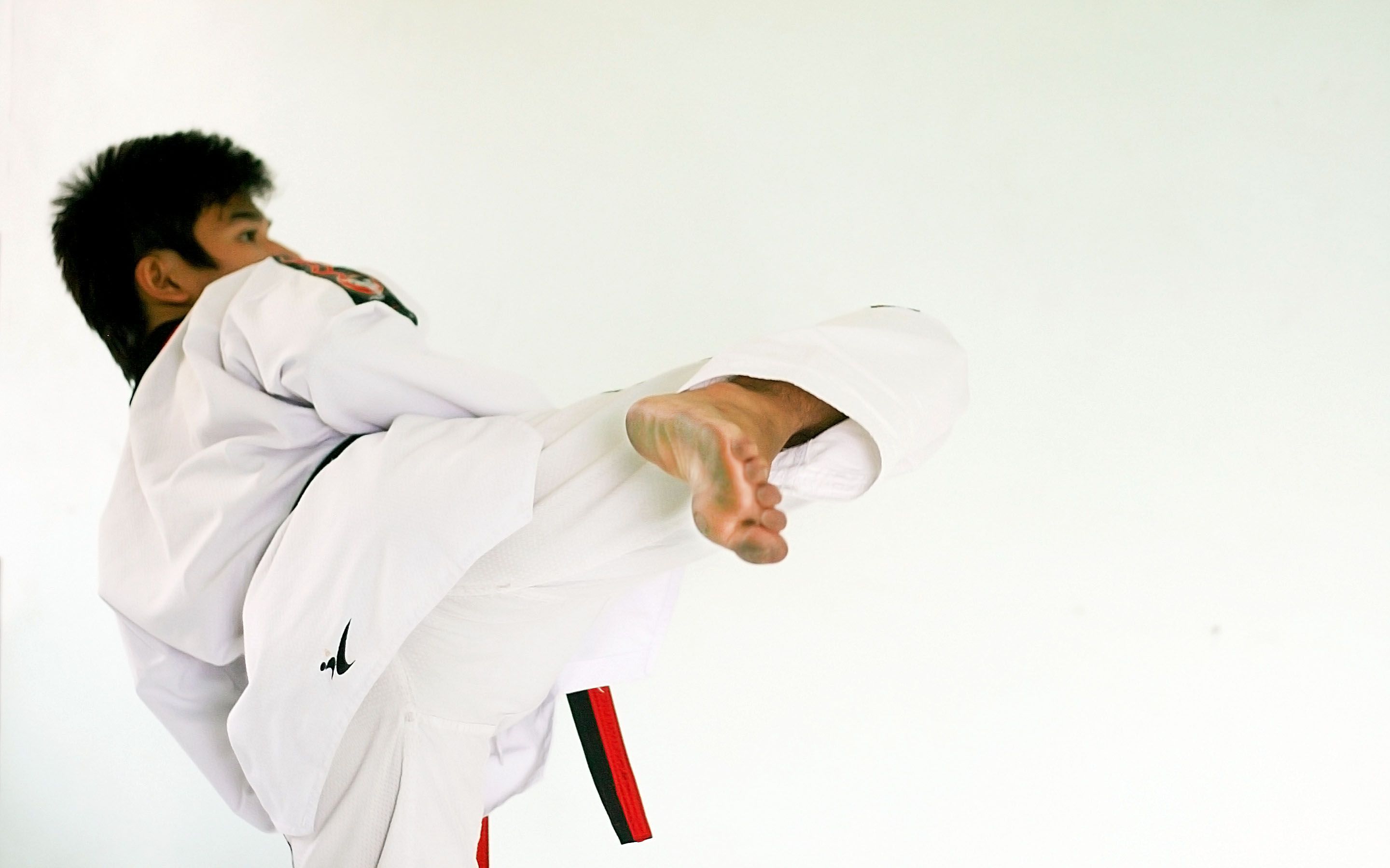 karate kick wallpaper, martial arts uniform, karate, taekwondo, judo, hapkido, kick, tang soo do, jujutsu, dobok, martial arts