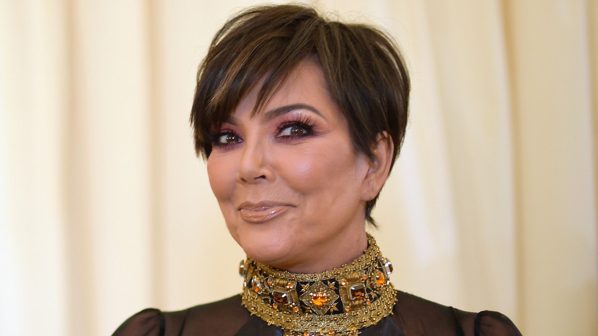 Kris Jenner Accused of Photohop in Pic of One Leg