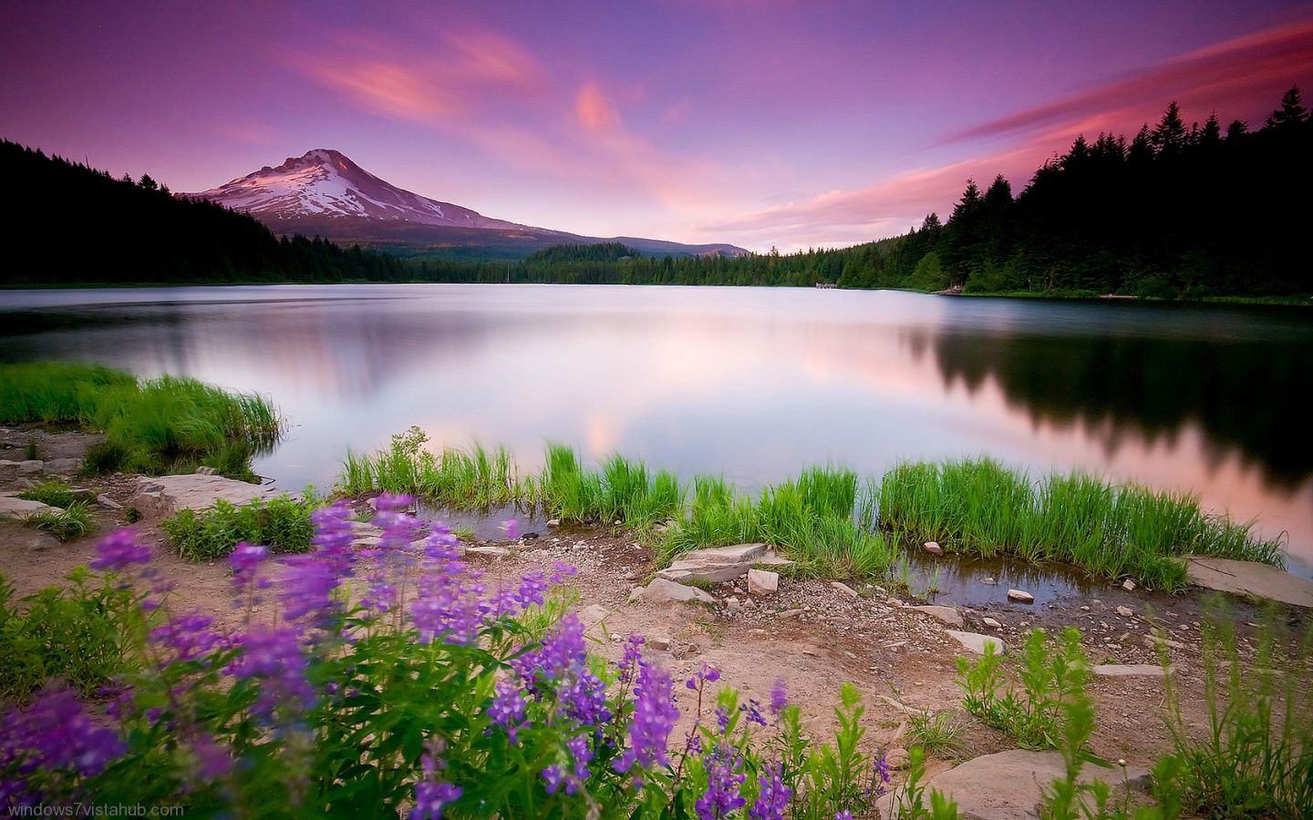 Beautiful Mountain Lake Wallpaper