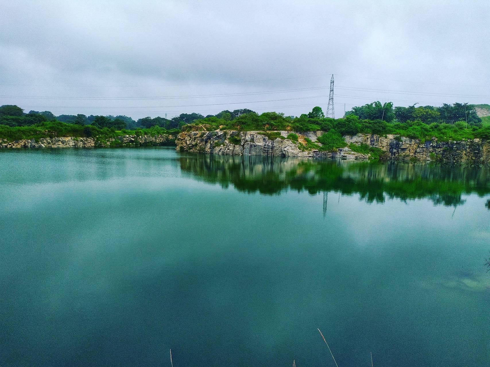 Free Peaceful pond Wallpaper HD