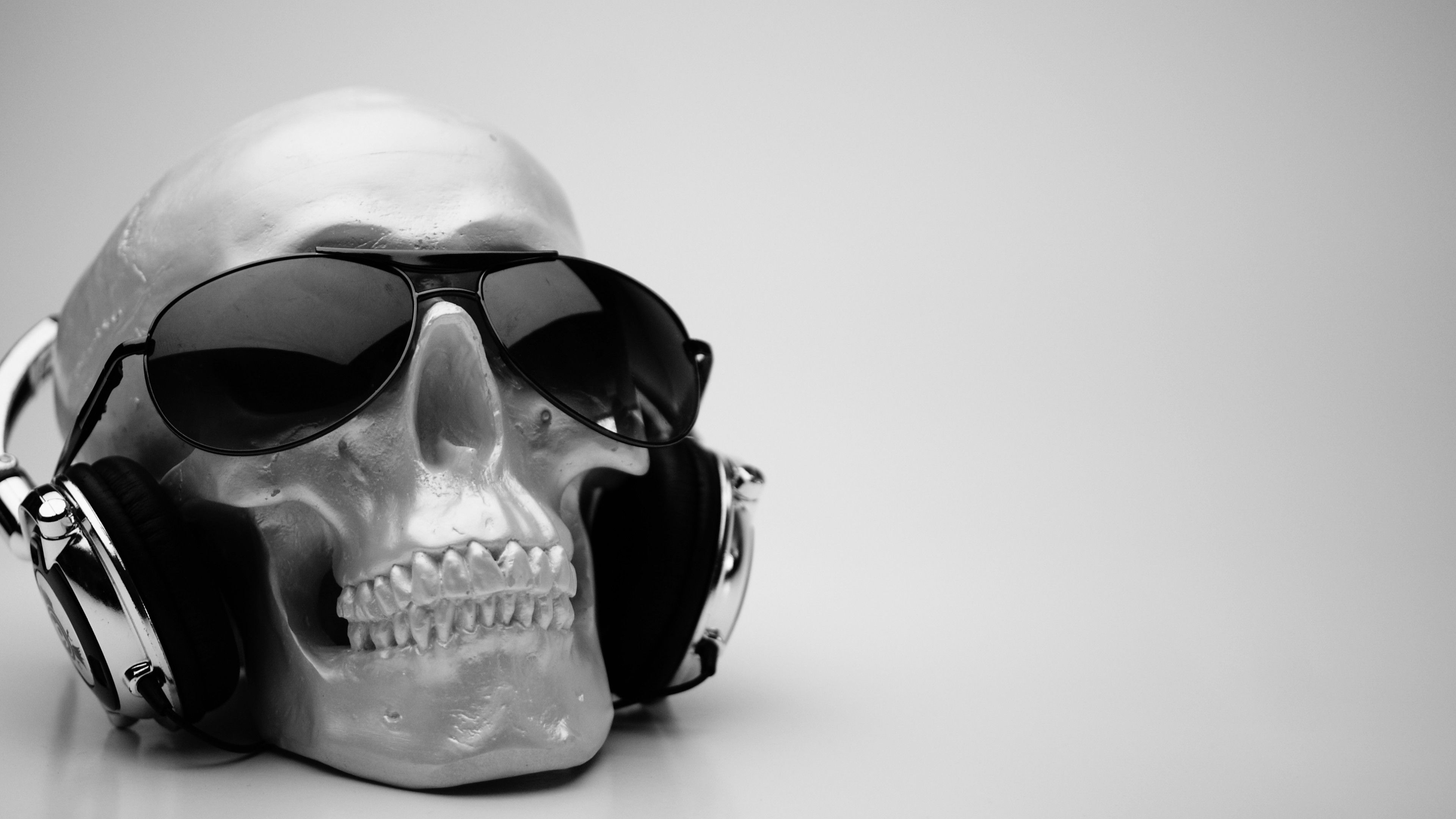 Download Skull & Headphones Black & White HD Wallpaper for Desktop and Mobiles 4K Ultra HD