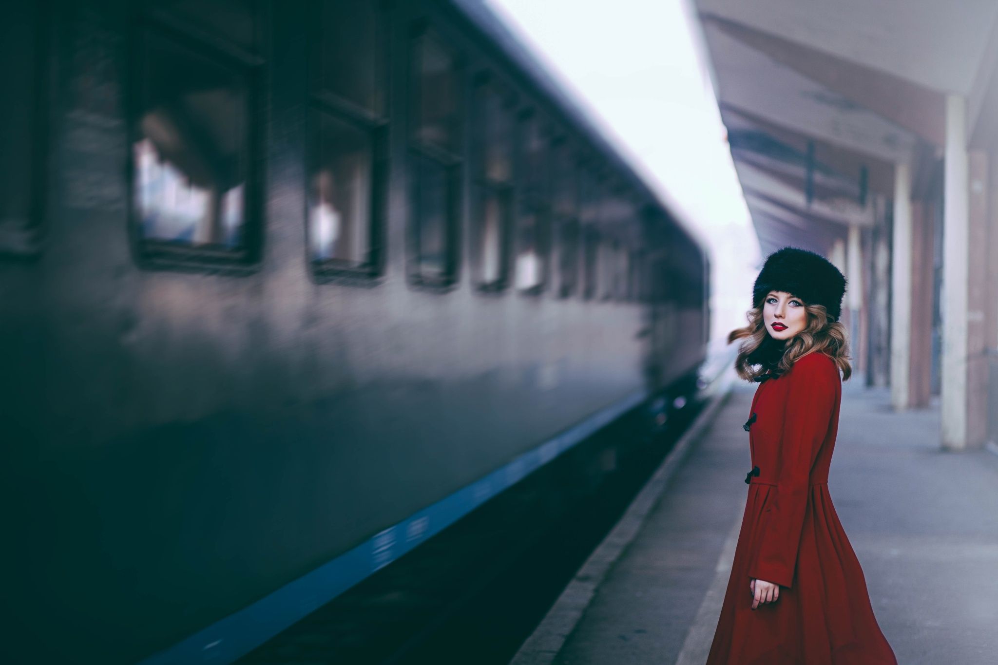Fur Hat Model Train Station Woman Wallpaper:2048x1365