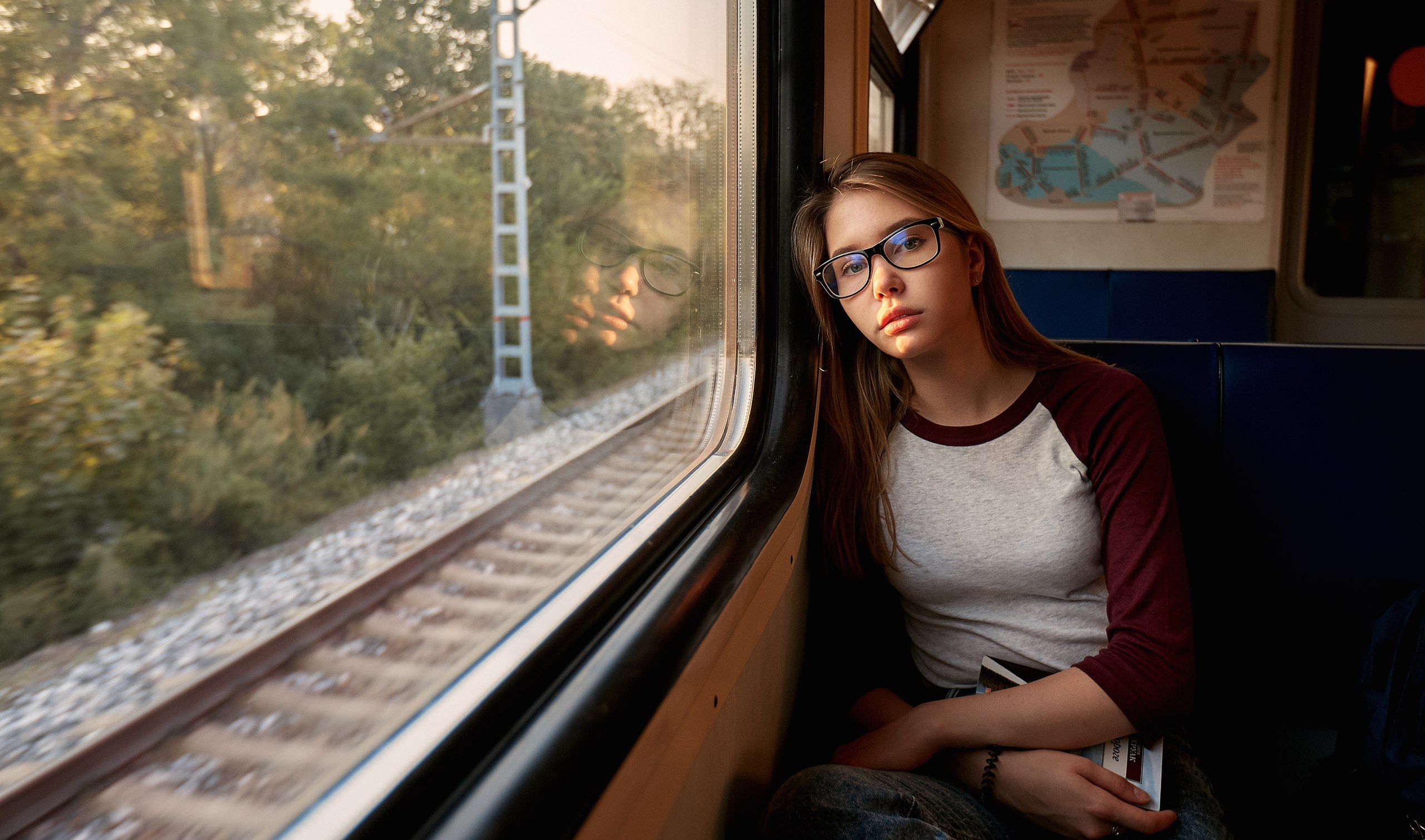 Wallpaper, blonde, portrait, brunette, women with glasses, shirt, sitting, train 2560x1511