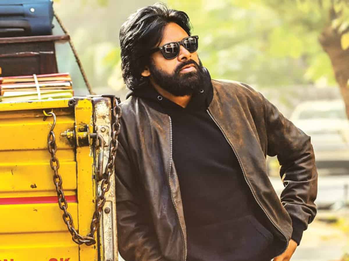 Pawan's Powerful Entry Scene In Vakeel Saab!