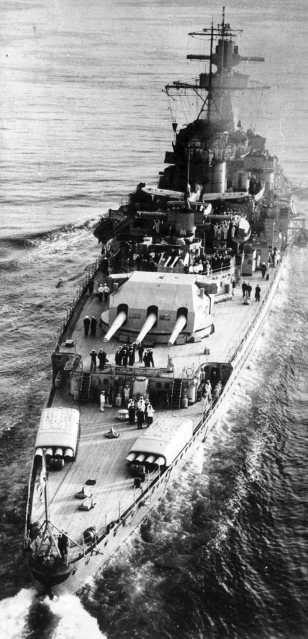 German cruiser Admiral Graf Spee [1024 x 2121]