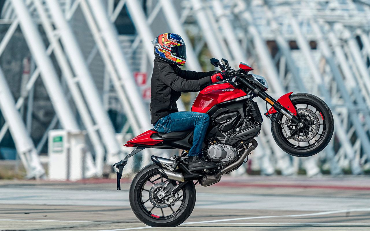 Ducati Monster 2021 is lightweight but powerful beast